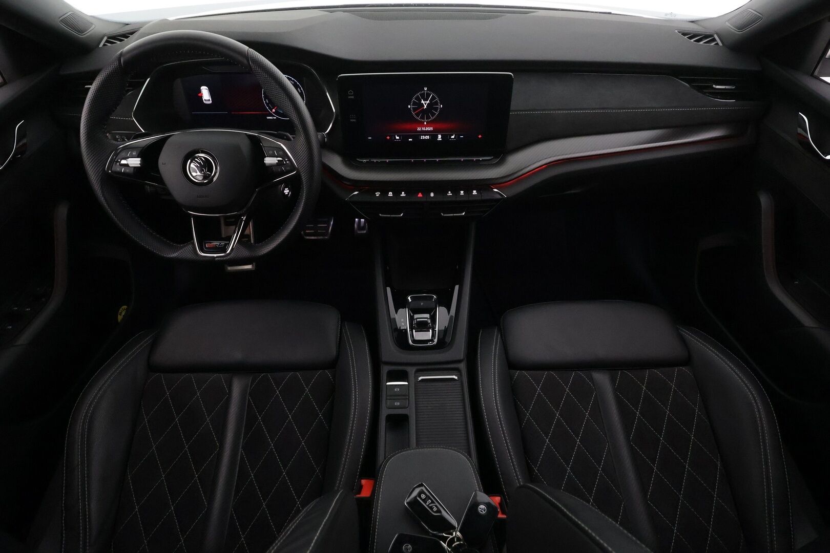 Skoda Octavia 2021 Combi 1,4 TSI PHEV RS iV DSG * ACC / Matrix-LED / Kamera / Hierovat Sporttipenkit Muistilla / Navi / Kaistavahti * - Suomi-auto / 2x Latauskaapelit / Kahdet vanteet / Merkkihuollettu!
