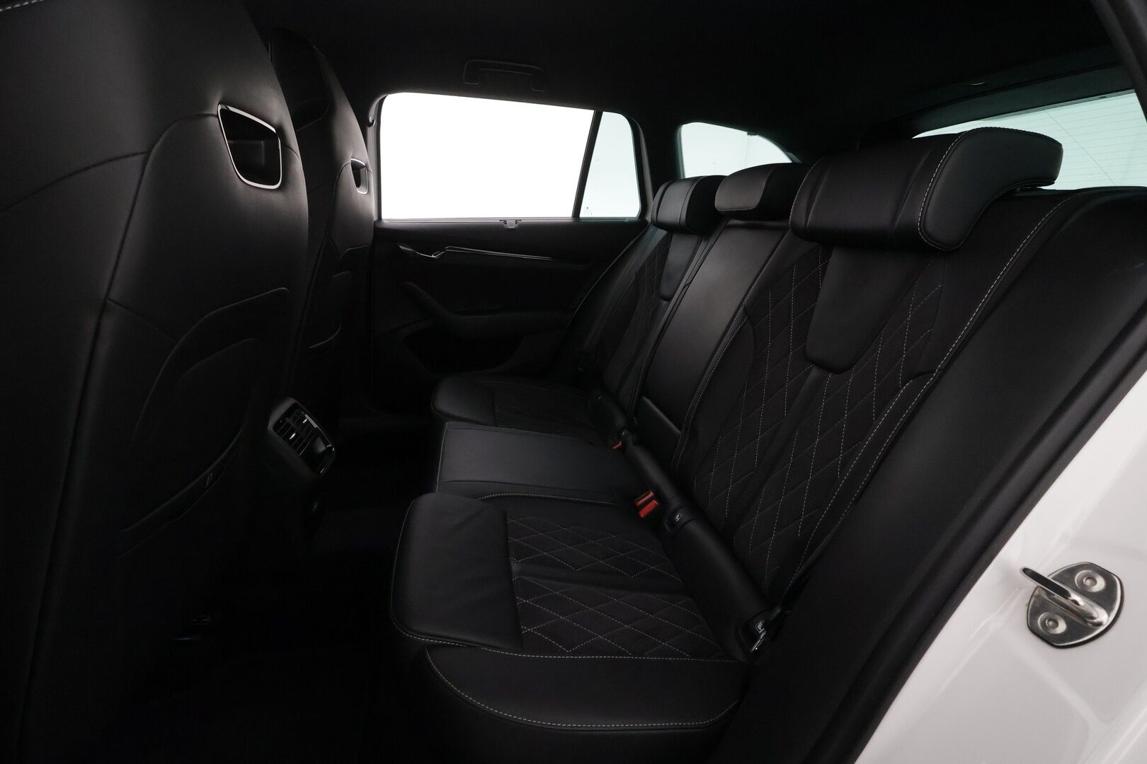 Skoda Octavia 2021 Combi 1,4 TSI PHEV RS iV DSG * ACC / Matrix-LED / P.kamera / Hierovat Sporttipenkit Muistilla / Navi / Kaistavahti * - Suomi-auto / 2x Latauskaapelit / Kahdet renkaat / Merkkihuollettu!