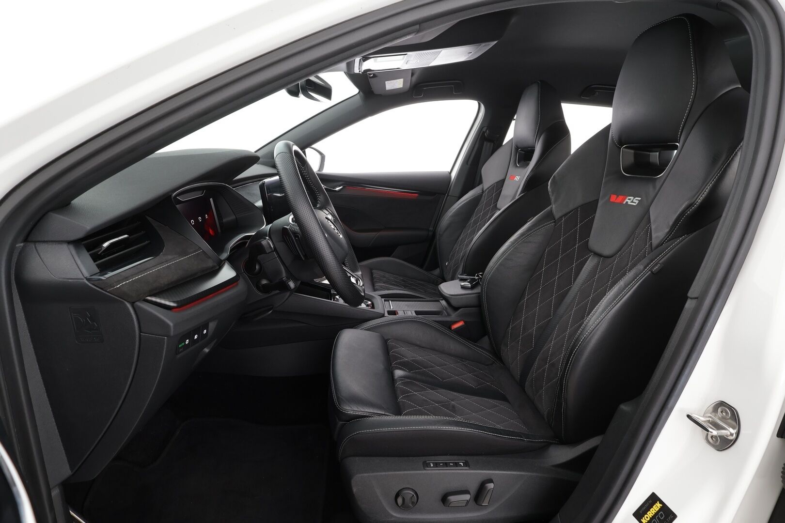 Skoda Octavia 2021 Combi 1,4 TSI PHEV RS iV DSG * ACC / Matrix-LED / P.kamera / Hierovat Sporttipenkit Muistilla / Navi / Kaistavahti * - Suomi-auto / 2x Latauskaapelit / Kahdet renkaat / Merkkihuollettu!