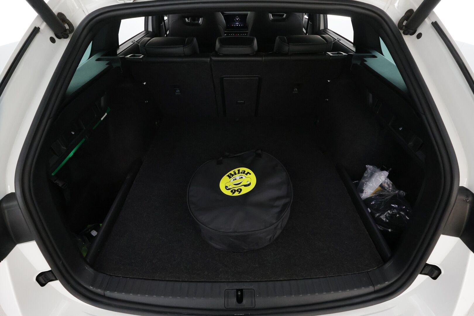 Skoda Octavia 2021 Combi 1,4 TSI PHEV RS iV DSG * ACC / Matrix-LED / P.kamera / Hierovat Sporttipenkit Muistilla / Navi / Kaistavahti * - Suomi-auto / 2x Latauskaapelit / Kahdet renkaat / Merkkihuollettu!