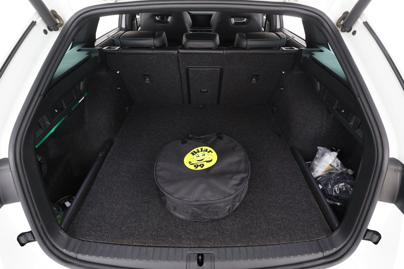 Skoda Octavia 2021 Combi 1,4 TSI PHEV RS iV DSG * ACC / Matrix-LED / P.kamera / Hierovat Sporttipenkit Muistilla / Navi / Kaistavahti * - Suomi-auto / 2x Latauskaapelit / Kahdet renkaat / Merkkihuollettu!