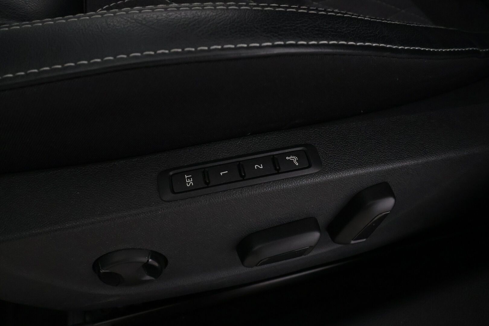 Skoda Octavia 2021 Combi 1,4 TSI PHEV RS iV DSG * ACC / Matrix-LED / P.kamera / Hierovat Sporttipenkit Muistilla / Navi / Kaistavahti * - Suomi-auto / 2x Latauskaapelit / Kahdet renkaat / Merkkihuollettu!