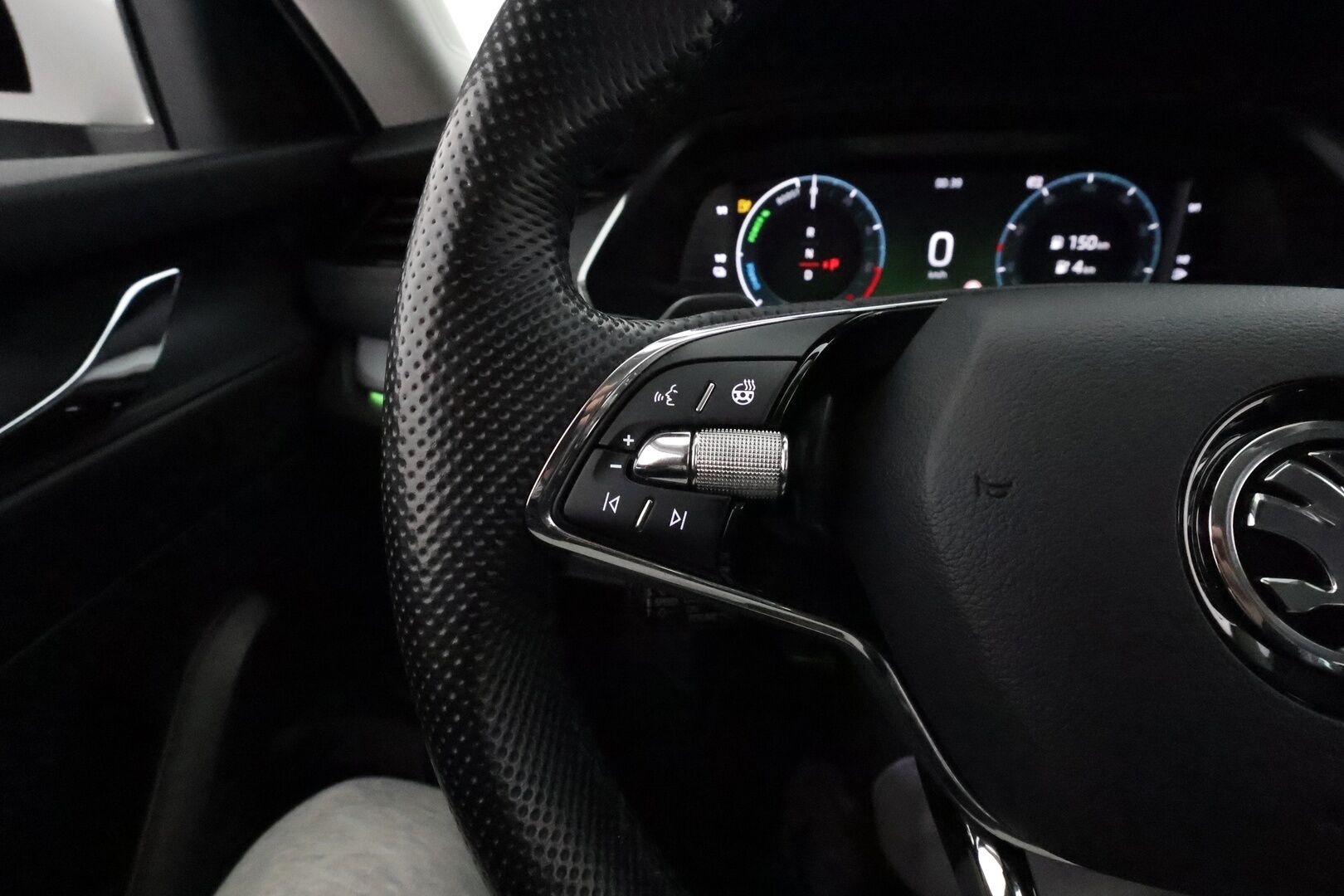 Skoda Octavia 2021 Combi 1,4 TSI PHEV Style iV DSG Autom. * Webasto / Adapt.Vakkari / Matrix LED / Peruutuskamera / Muistipenkki / KeyLess / Kaistavahti - Suomi-auto / 2x Latauskaapelit / Kahdet Renkaat / Huippusiisti!