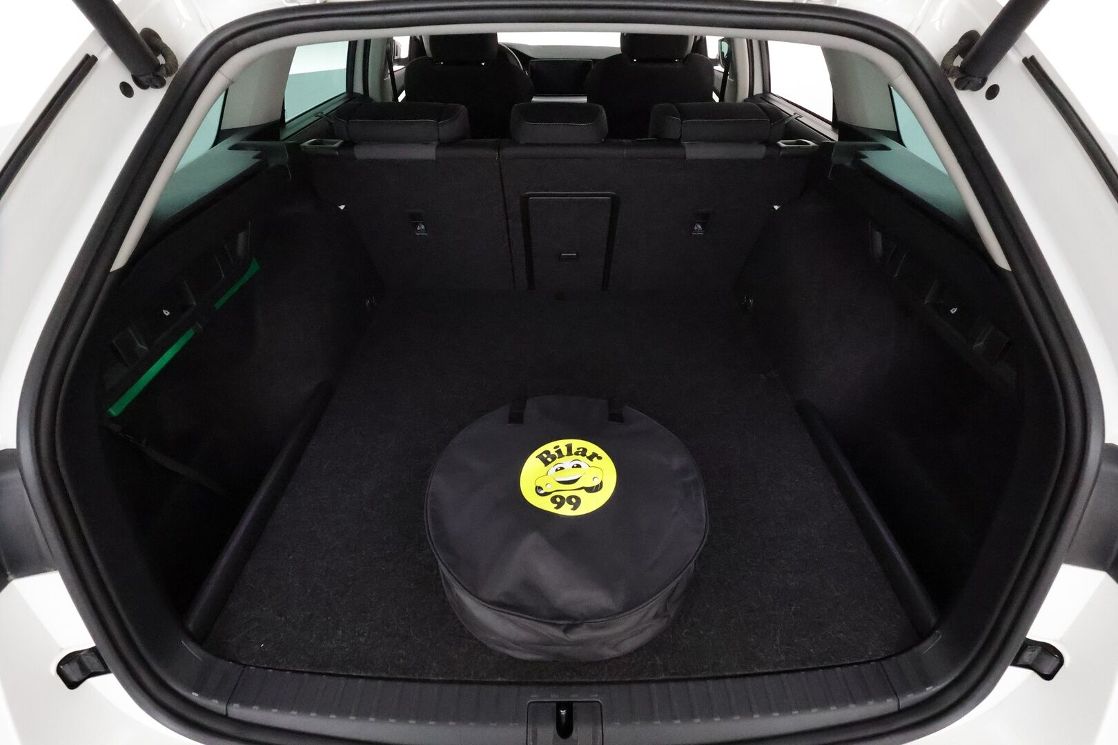 Skoda Octavia 2021 Combi 1,4 TSI PHEV Style iV DSG Autom. * Webasto / Adapt.Vakkari / Matrix LED / Peruutuskamera / Muistipenkki / KeyLess / Kaistavahti - Suomi-auto / 2x Latauskaapelit / Kahdet Renkaat / Huippusiisti!