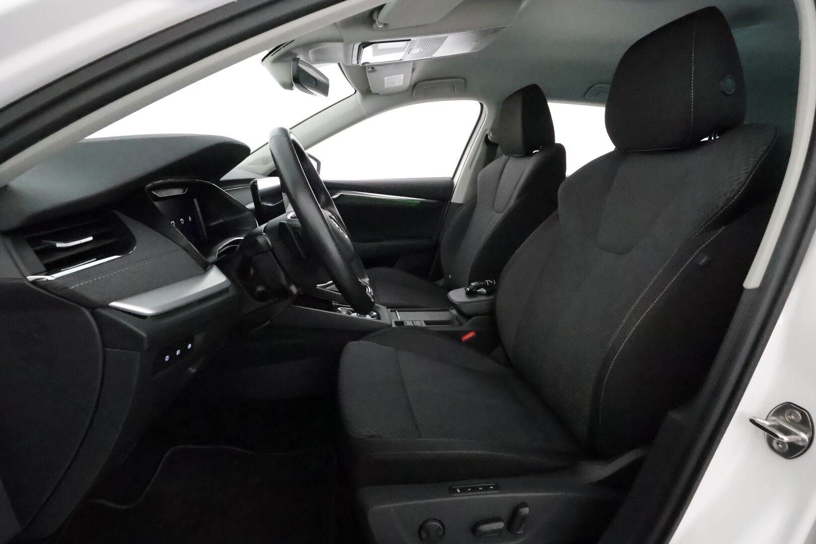Skoda Octavia 2021 Combi 1,4 TSI PHEV Style iV DSG Autom. * Webasto / Adapt.Vakkari / Matrix LED / Peruutuskamera / Muistipenkki / KeyLess / Kaistavahti - Suomi-auto / 2x Latauskaapelit / Kahdet Renkaat / Huippusiisti!