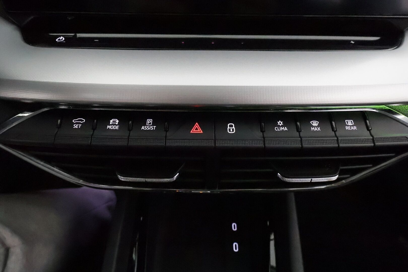 Skoda Octavia 2021 Combi 1,4 TSI PHEV Style iV DSG Autom. * Webasto / Adapt.Vakkari / Matrix LED / Peruutuskamera / Muistipenkki / KeyLess / Kaistavahti - Suomi-auto / 2x Latauskaapelit / Kahdet Renkaat / Huippusiisti!