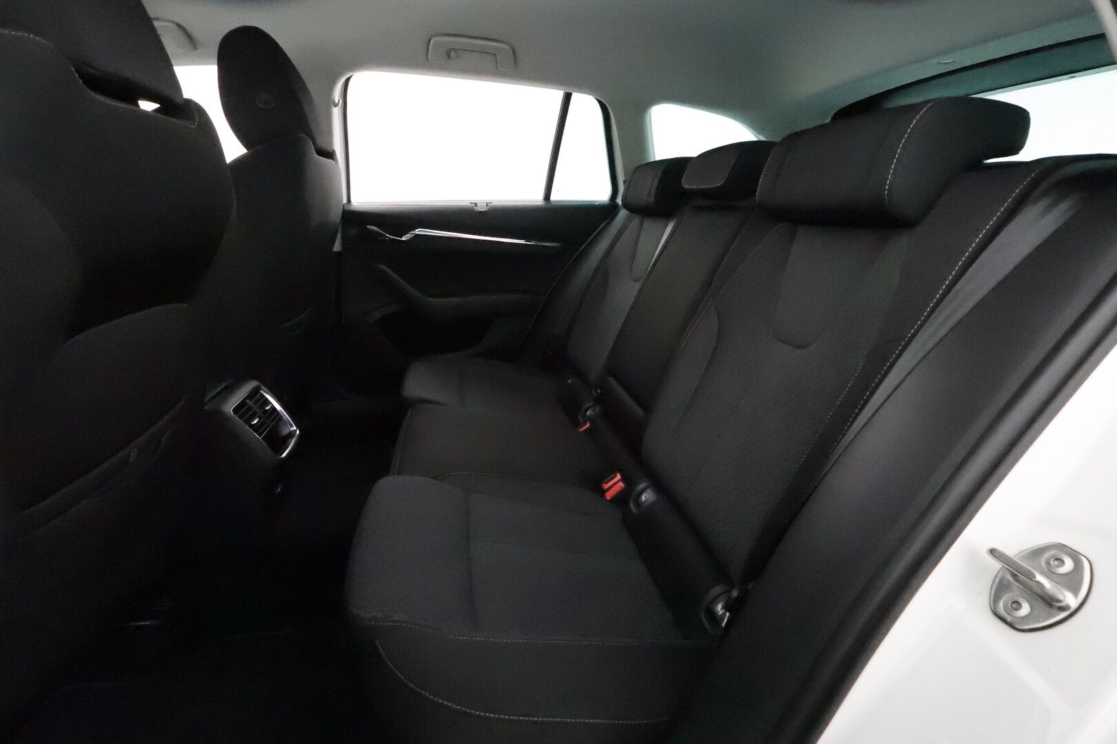 Skoda Octavia 2021 Combi 1,4 TSI PHEV Style iV DSG Autom. * Webasto / Adapt.Vakkari / Matrix LED / Peruutuskamera / Muistipenkki / KeyLess / Kaistavahti - Suomi-auto / 2x Latauskaapelit / Kahdet Renkaat / Huippusiisti!