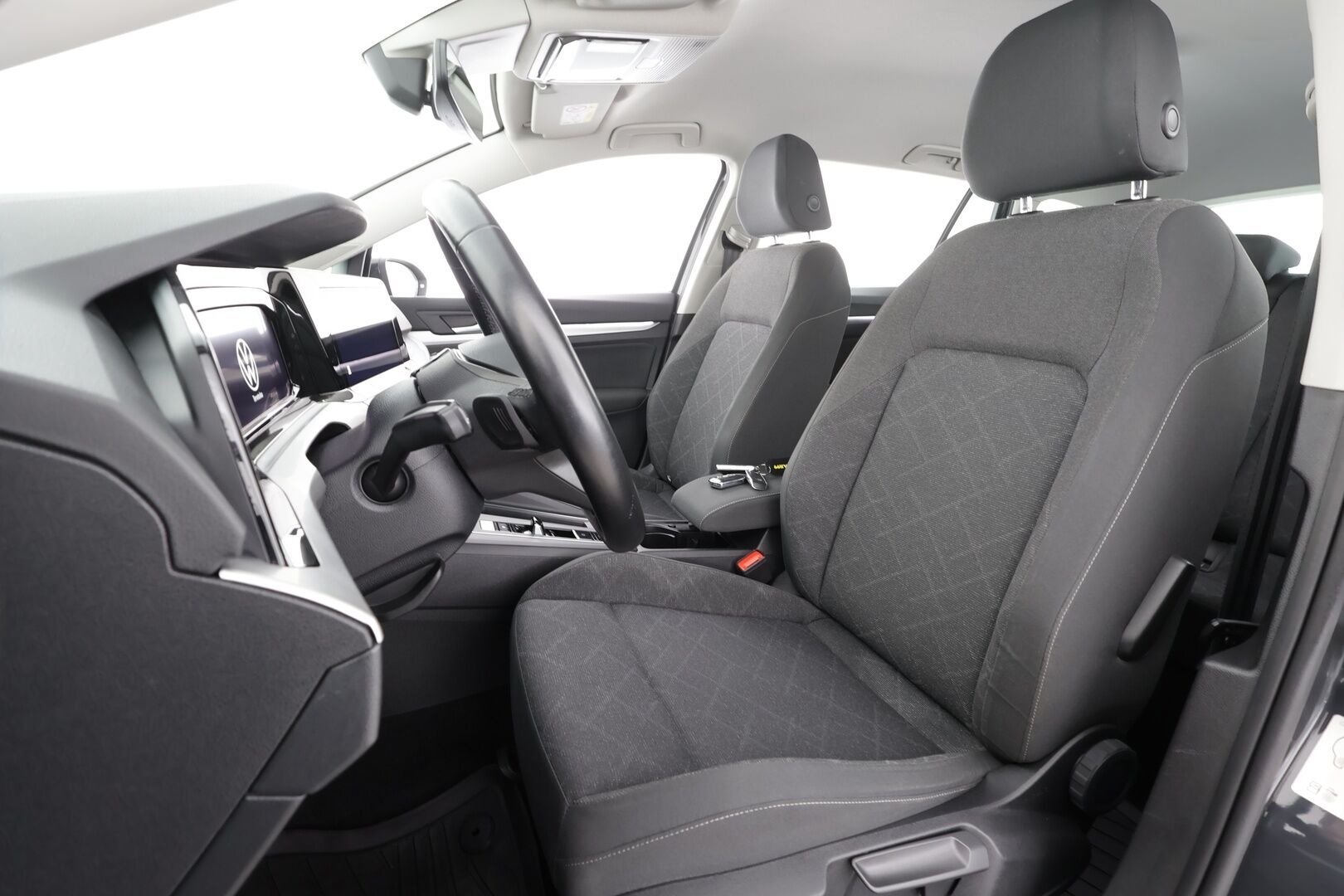 Volkswagen Golf 2021 Variant 1,0 eTSI (MHEV) 81 kW DSG * ACC / P.tutkat / Webasto / LED / Navi / Koukku / Digimittaristo * - 1.Om Suomi-auto / Kahdet renkaat aluvanteilla - Osta nyt, maksa vasta ensi vuonna