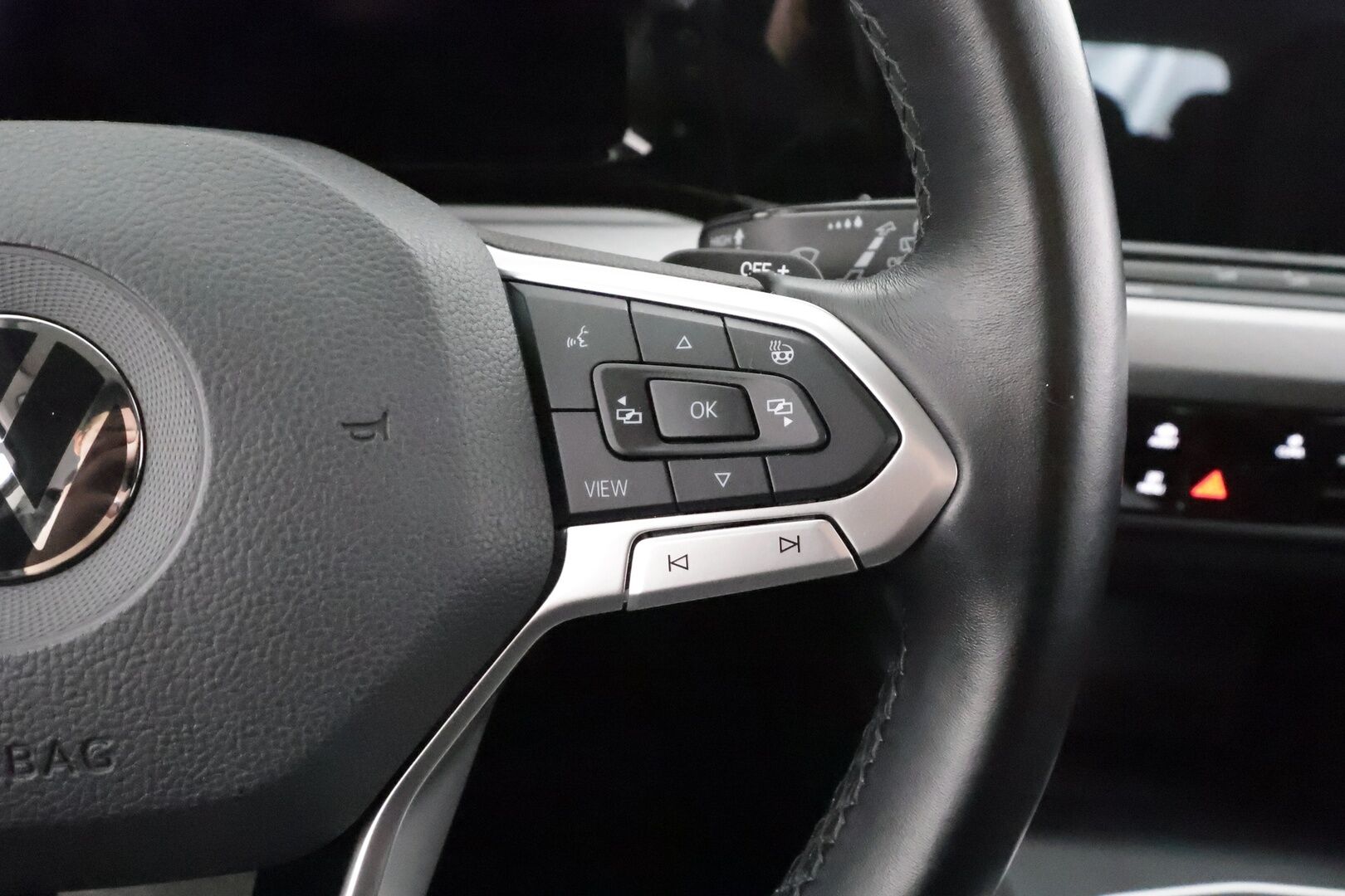 Volkswagen Golf 2021 Variant 1,0 eTSI (MHEV) 81 kW DSG * ACC / P.tutkat / Webasto / LED / Navi / Koukku / Digimittaristo * - 1.Om Suomi-auto / Kahdet renkaat aluvanteilla - Osta nyt, maksa vasta ensi vuonna