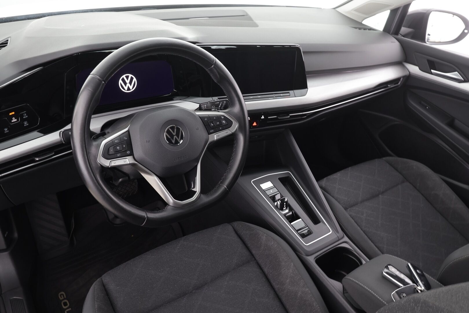 Volkswagen Golf 2021 Variant 1,0 eTSI (MHEV) 81 kW DSG * ACC / P.tutkat / Webasto / LED / Navi / Koukku / Digimittaristo * - 1.Om Suomi-auto / Kahdet renkaat aluvanteilla - Osta nyt, maksa vasta ensi vuonna