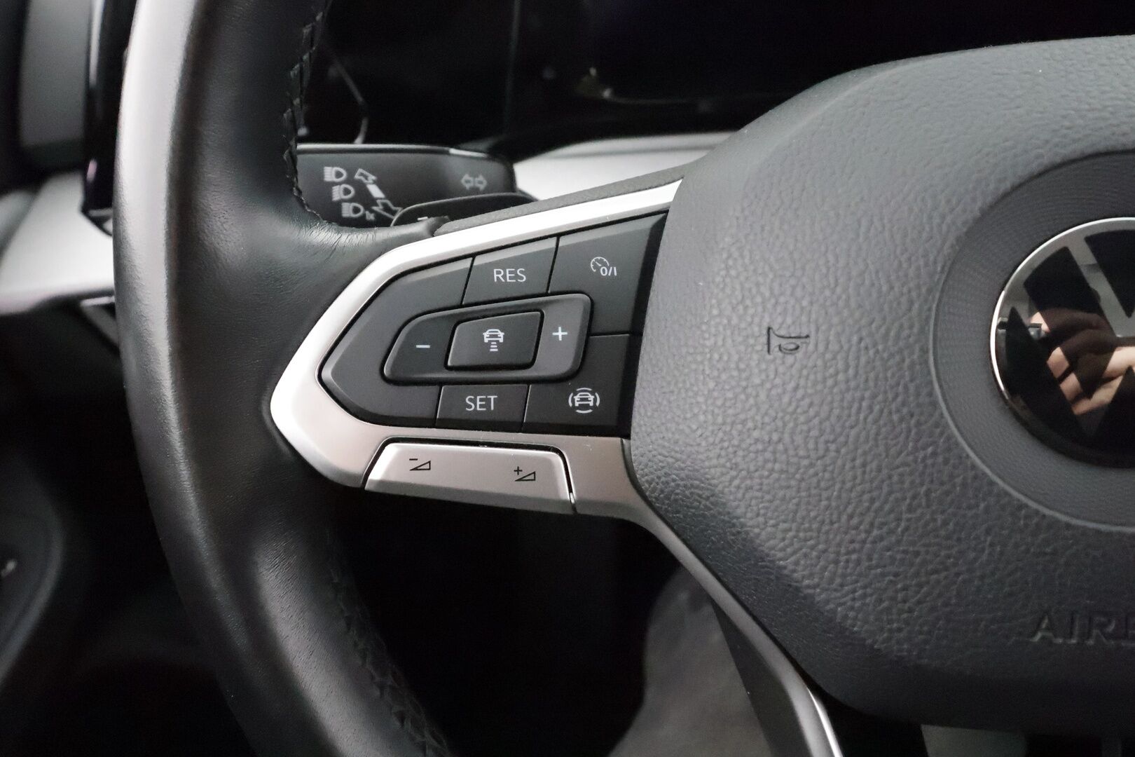 Volkswagen Golf 2021 Variant 1,0 eTSI (MHEV) 81 kW DSG * ACC / P.tutkat / Webasto / LED / Navi / Koukku / Digimittaristo * - 1.Om Suomi-auto / Kahdet renkaat aluvanteilla - Osta nyt, maksa vasta ensi vuonna