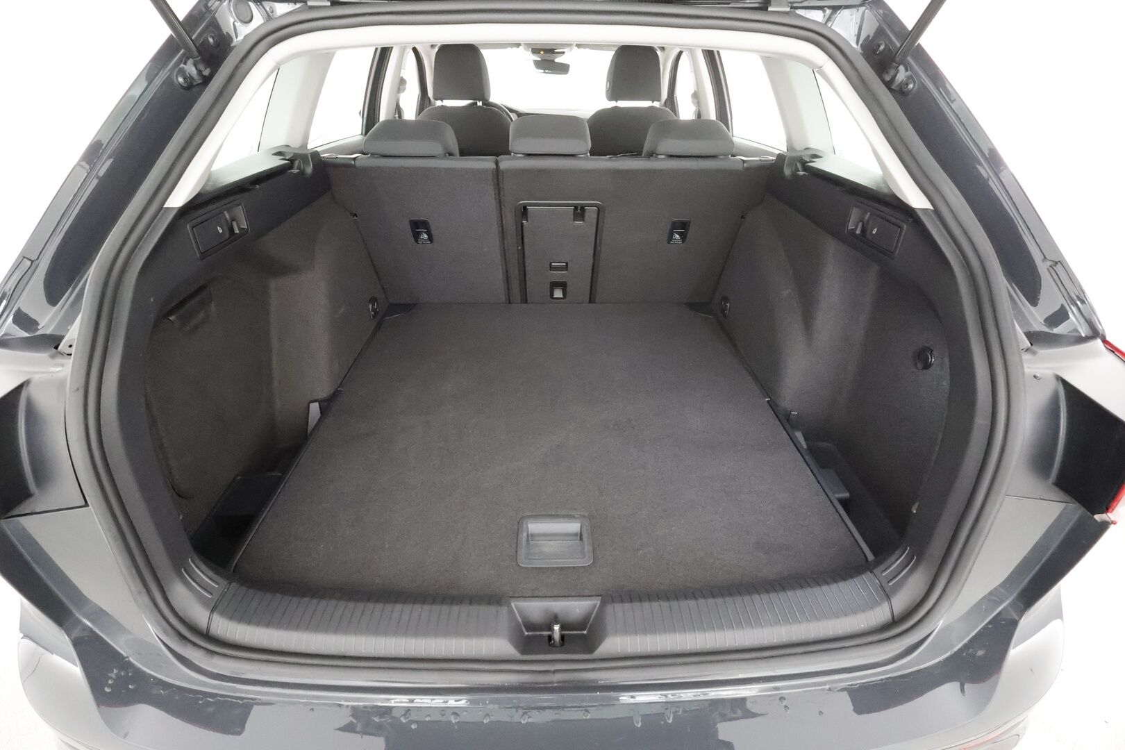 Volkswagen Golf 2021 Variant 1,0 eTSI (MHEV) 81 kW DSG * ACC / P.tutkat / Webasto / LED / Navi / Koukku / Digimittaristo * - 1.Om Suomi-auto / Kahdet renkaat aluvanteilla - Osta nyt, maksa vasta ensi vuonna