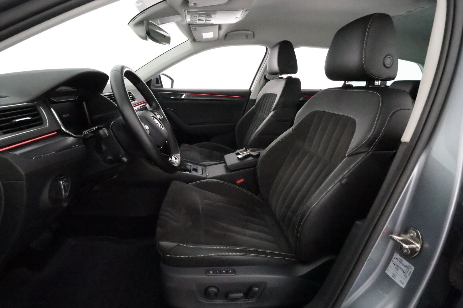 Skoda Superb 2021 Combi 2,0 TDI 150 Style DSG Aut **Canton / Webasto / Digimittaristo / Adapt. vakkari / Koukku / Matrix / P.kamera**