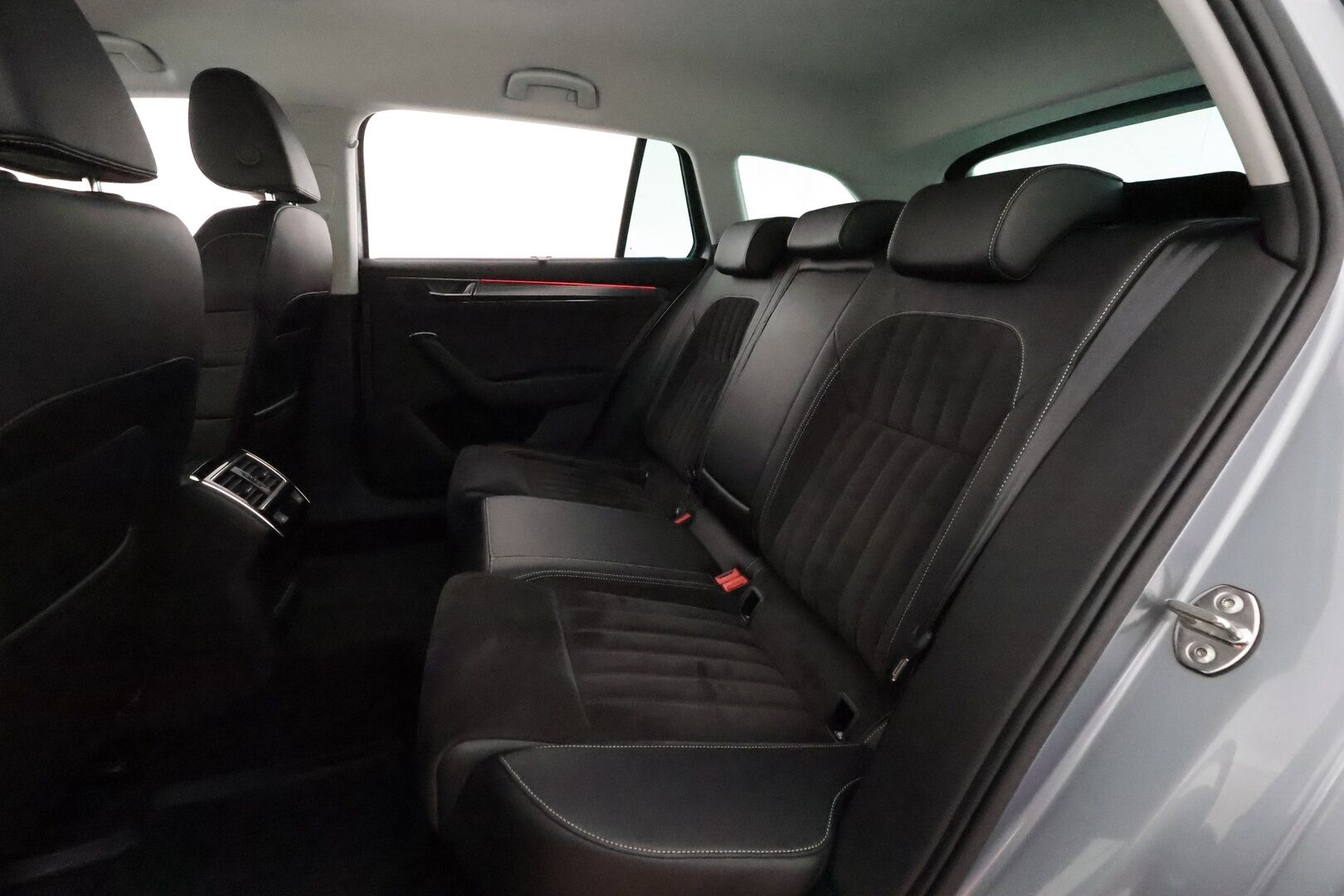 Skoda Superb 2021 Combi 2,0 TDI 150 Style DSG Aut **Canton / Webasto / Digimittaristo / Adapt. vakkari / Koukku / Matrix / P.kamera**