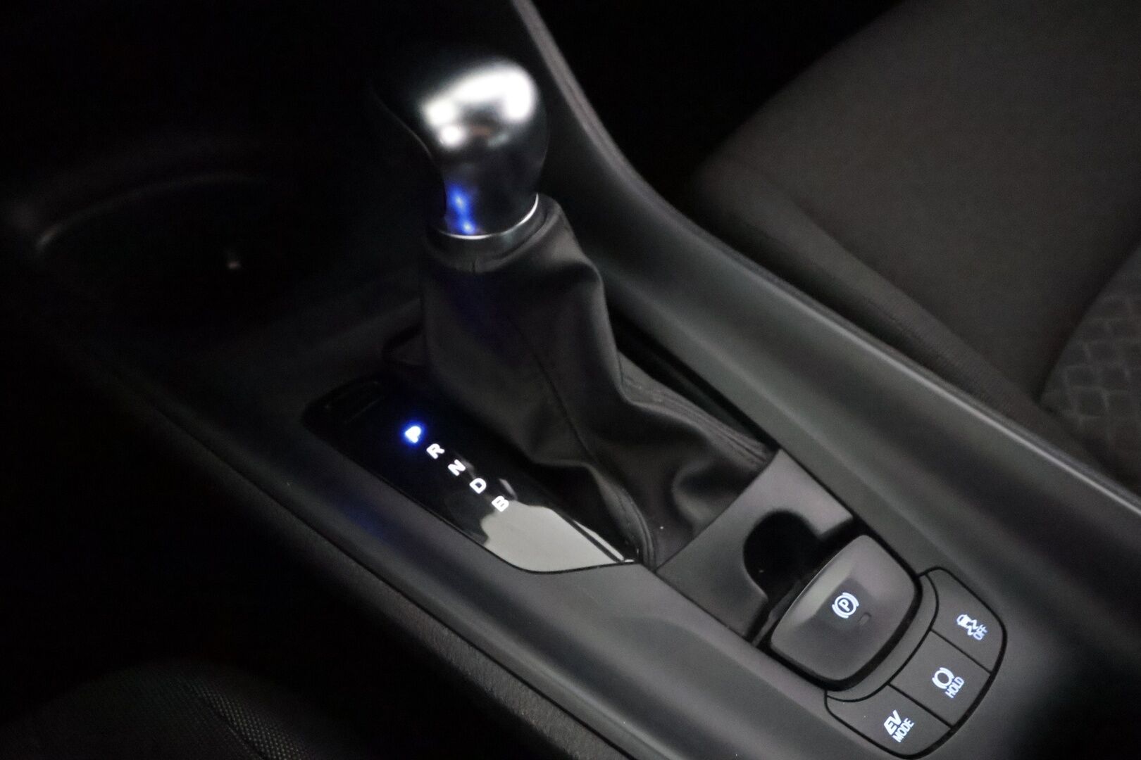 Toyota C-HR 2021 1,8 Hybrid Active Business - | Lohkolämmitin | ACC | LED | P.Kamera | Kaistavahti | Navi | Keyless | Apple&Android | 1-om Suomi-auto | Kahdet renkaat |