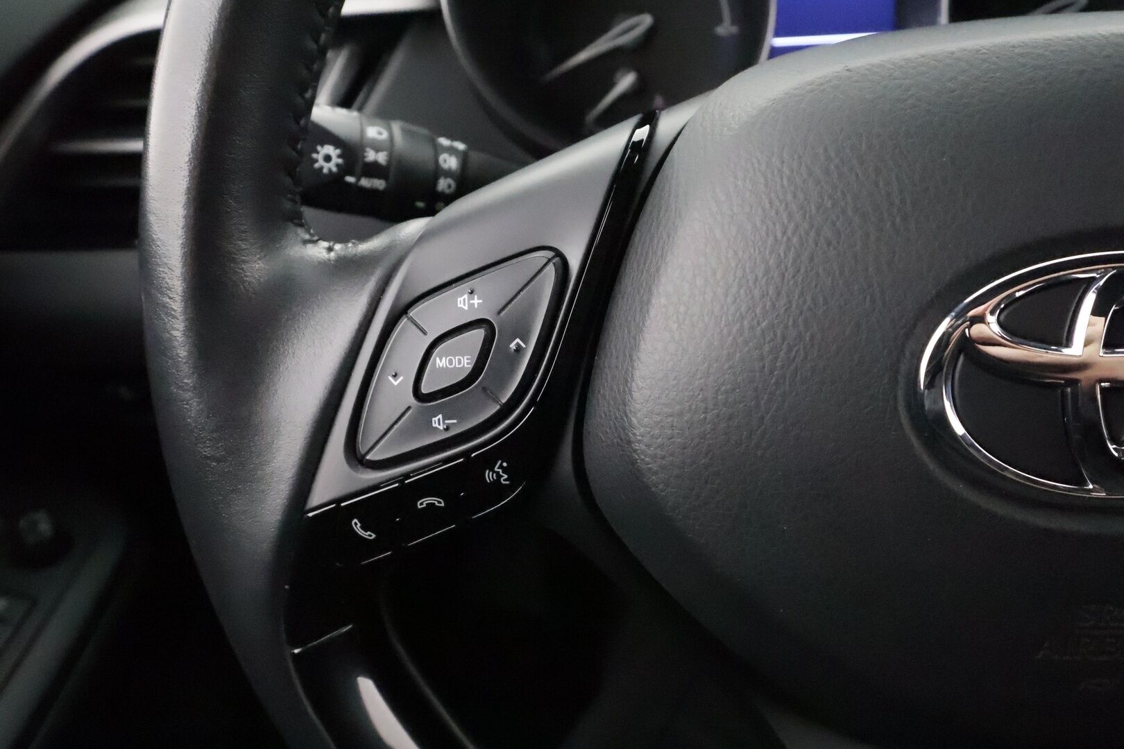 Toyota C-HR 2021 1,8 Hybrid Active Business - | Lohkolämmitin | ACC | LED | P.Kamera | Kaistavahti | Navi | Keyless | Apple&Android | 1-om Suomi-auto | Kahdet renkaat |