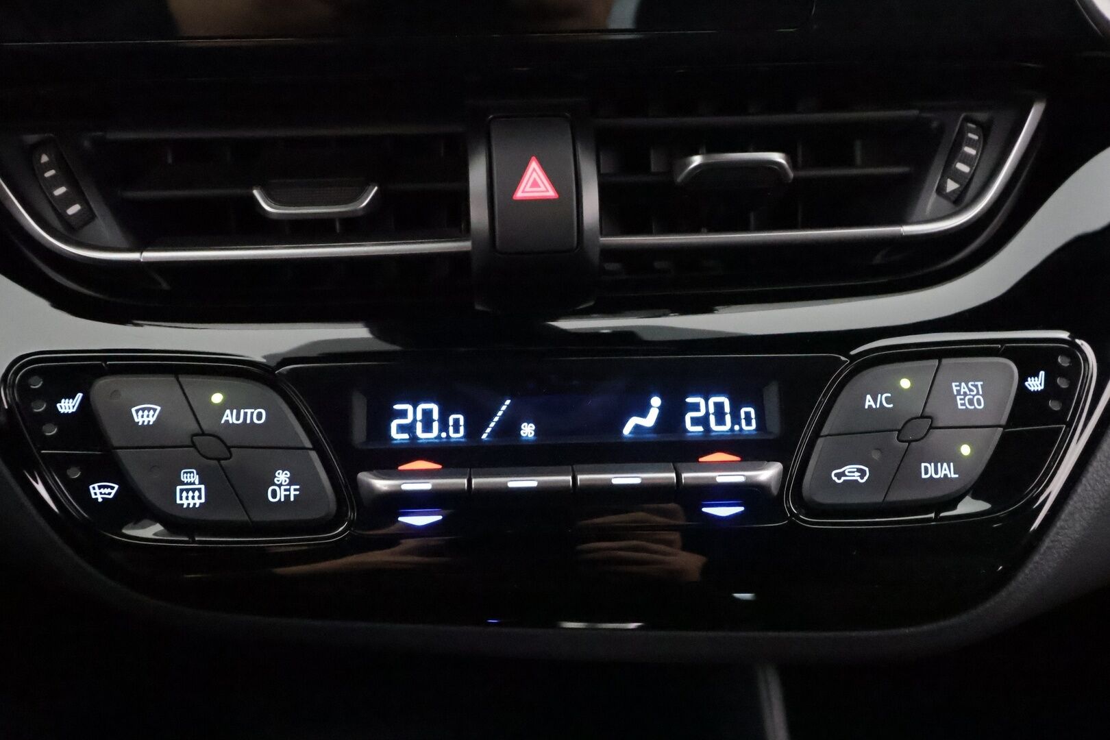 Toyota C-HR 2021 1,8 Hybrid Active Business - | Lohkolämmitin | ACC | LED | P.Kamera | Kaistavahti | Navi | Keyless | Apple&Android | 1-om Suomi-auto | Kahdet renkaat |