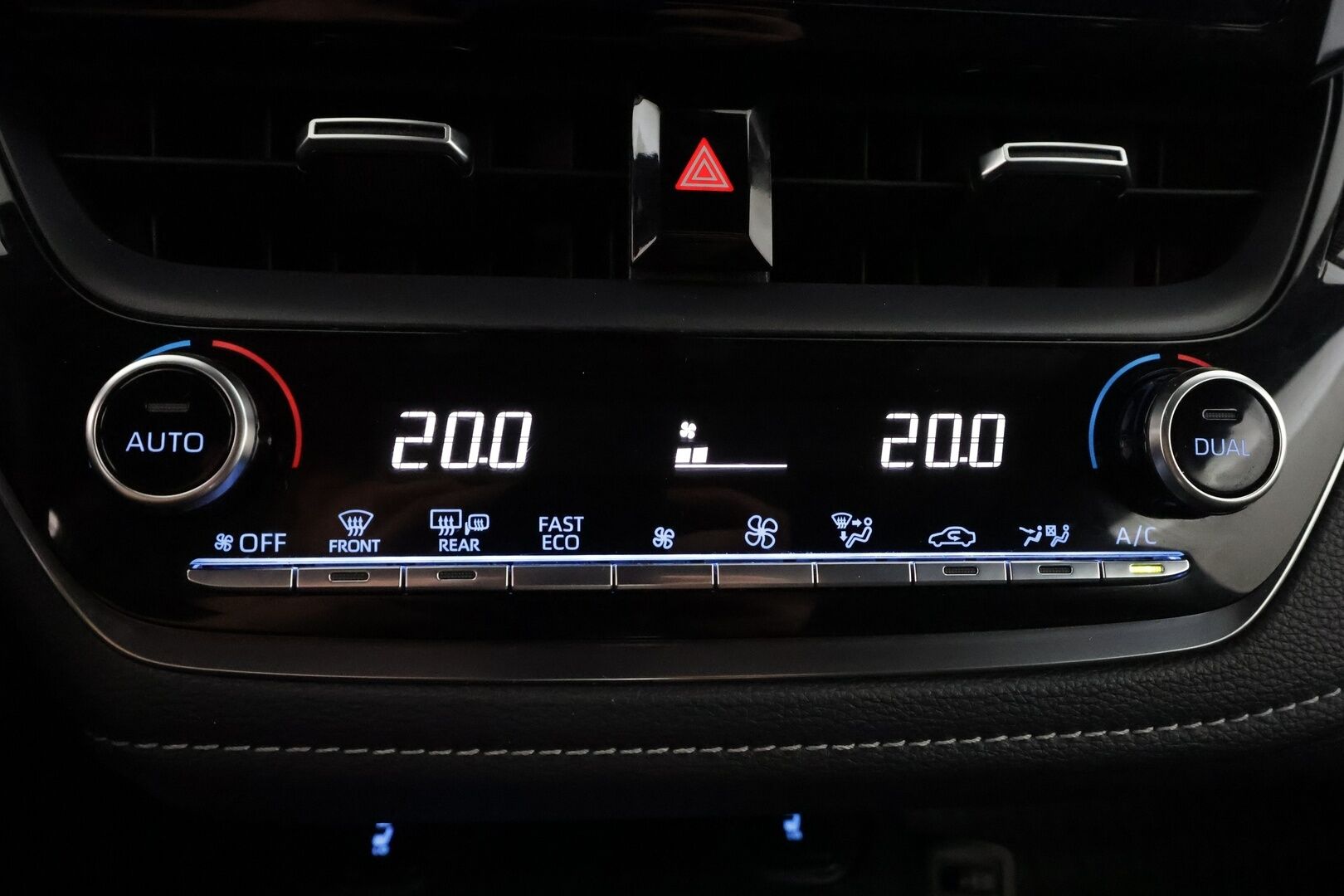Toyota Corolla 2021 Touring Sports 1,8 Hybrid Active Edition - | ACC | LED | P.kamera | Navi | Apple & Android | LTA | RSA | Keyless | Lämm. ratti | Lohko+sisälämmitin | Merkkihuollot | 2x renkaat aluin | - KORKO VAIN 3,99 %
