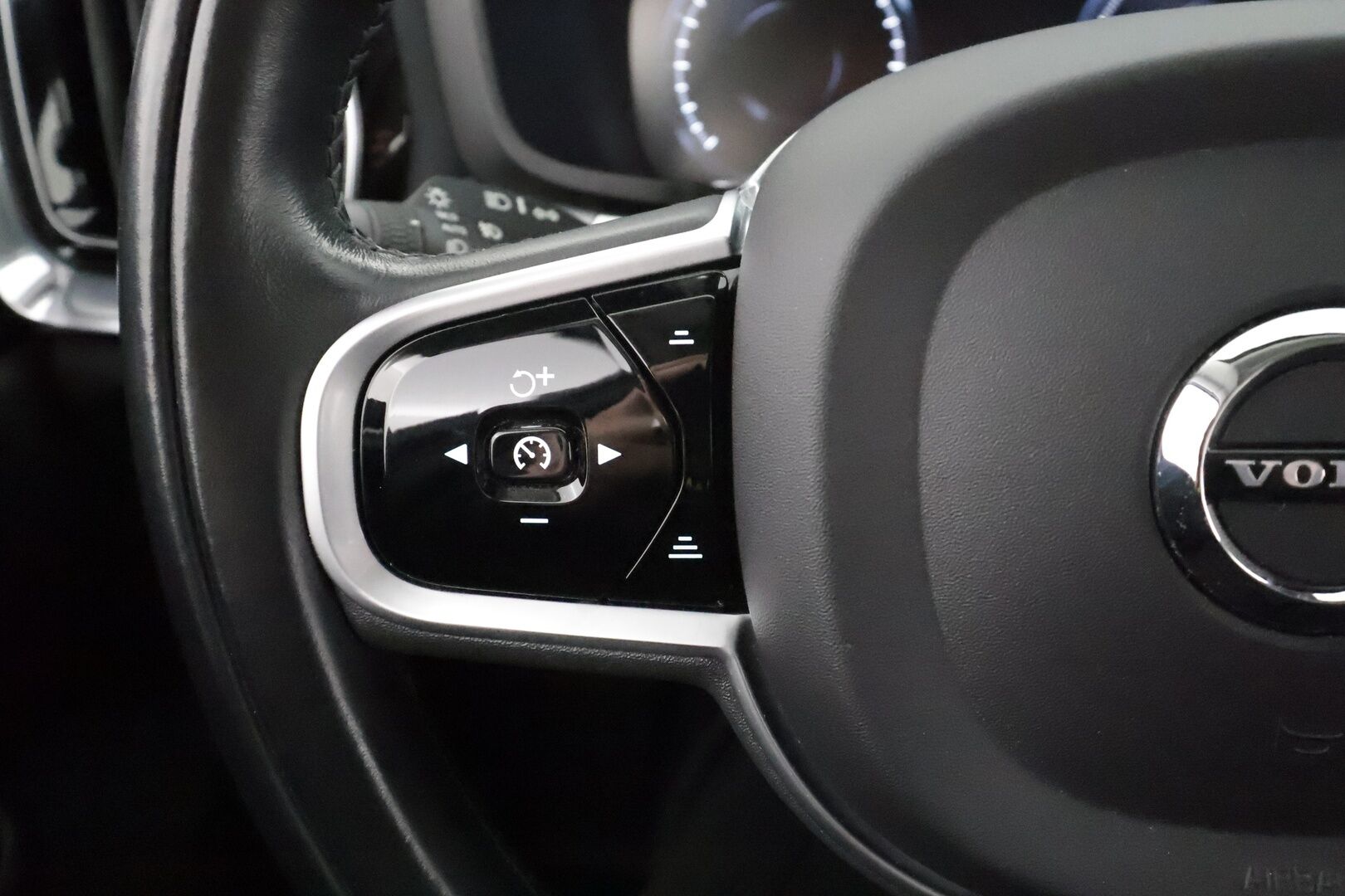 Volvo V60 2021 B4 D-MHEV Business aut * Webasto / ACC / LED / P.tutka / Navi / Kaistavahti / Keyless * - 1-om Suomi-auto / Kahdet renkaat aluvanteilla / Merkkihuollot