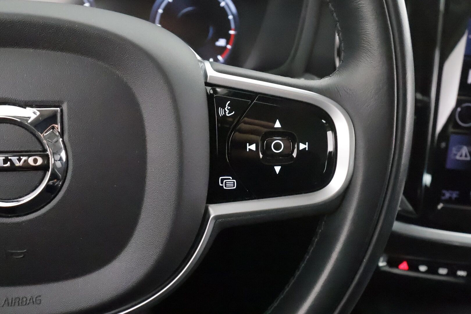 Volvo V60 2021 B4 D-MHEV Business aut * Webasto / ACC / LED / P.tutka / Navi / Kaistavahti / Keyless * - 1-om Suomi-auto / Kahdet renkaat aluvanteilla / Merkkihuollot