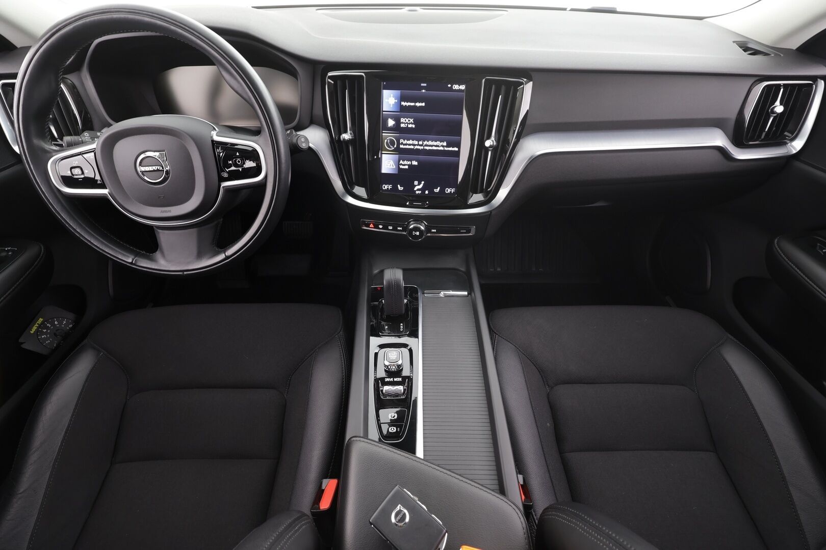 Volvo V60 2021 B4 D-MHEV Business aut * Webasto / ACC / LED / P.tutka / Navi / Kaistavahti / Keyless * - 1-om Suomi-auto / Kahdet renkaat aluvanteilla / Merkkihuollot