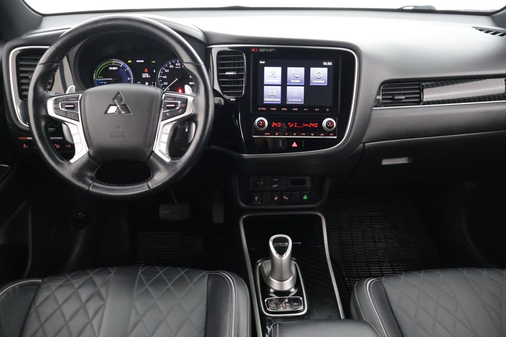 Mitsubishi Outlander 2019 Business X** Sähköpenkki / Sähkötoiminen takaluukku / Ada. Vakkari / Timantti tikatut nahat /  360 kamerat** - *Hyvä huoltohistoria ja kahdet hyvät renkaat / Siistissä kunnossa!*