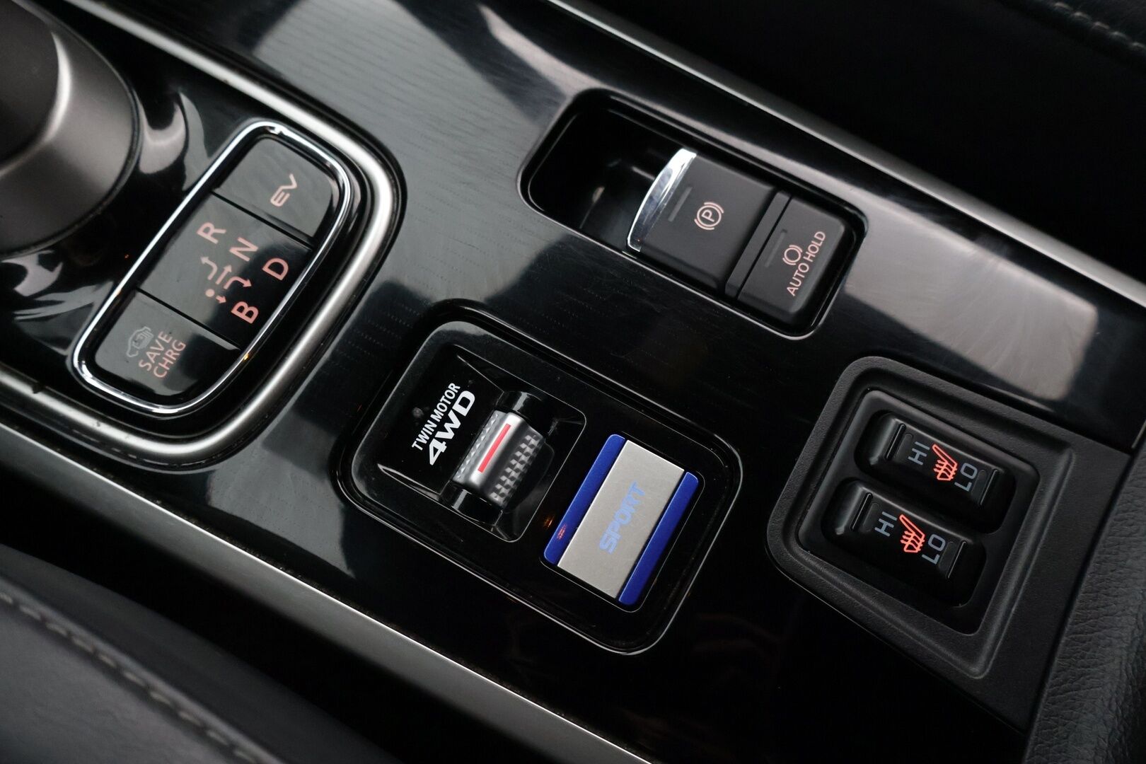 Mitsubishi Outlander 2019 Business X** Sähköpenkki / Sähkötoiminen takaluukku / Ada. Vakkari / Timantti tikatut nahat /  360 kamerat** - *Hyvä huoltohistoria ja kahdet hyvät renkaat / Siistissä kunnossa!*