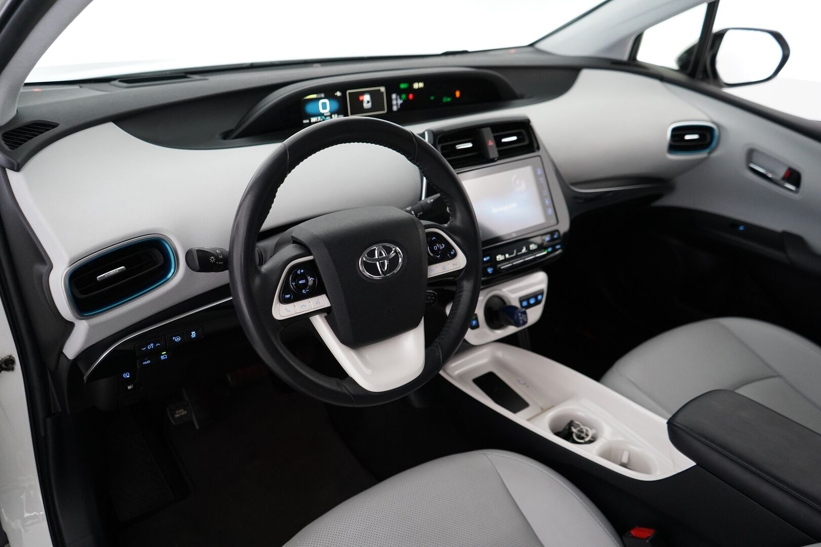 Toyota Prius 2017 Premium *ACC / Kamera / JBL / Nahkasisusta / LED / HUD / Parkkiavustin* - Kahdet renkaat OEM alumiinivantein / Todella säntillinen merkkihuollon historia / Koti + kauppakeskuslaturi