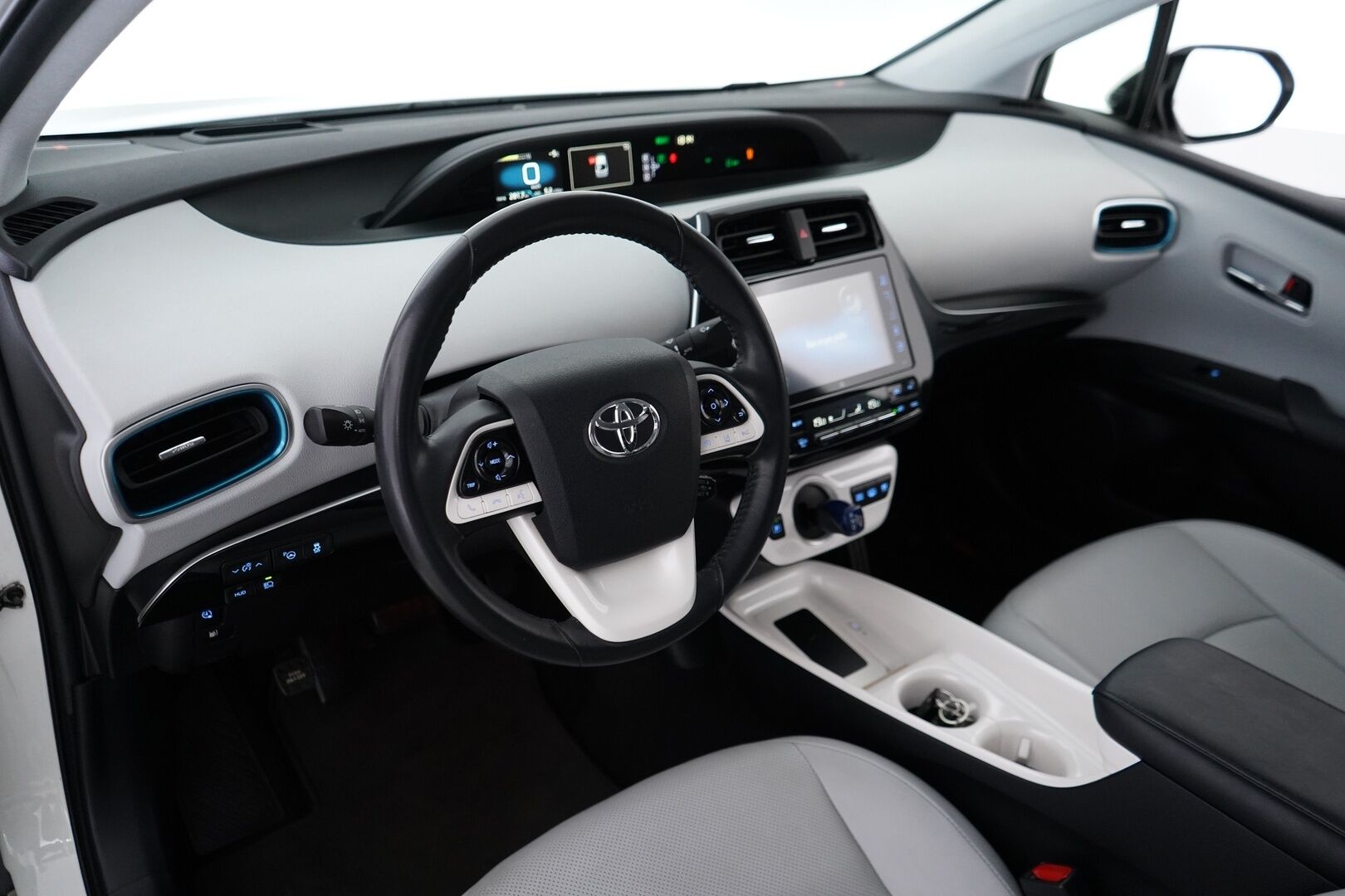 Toyota Prius 2017 Premium *ACC / Kamera / JBL / Nahkasisusta / LED / HUD / Parkkiavustin* - Kahdet renkaat OEM alumiinivantein / Todella säntillinen merkkihuollon historia / Koti + kauppakeskuslaturi