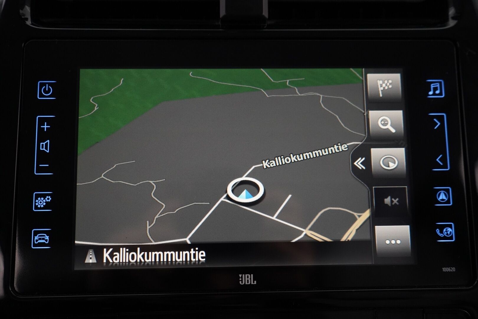 Toyota Prius 2017 Premium *ACC / Kamera / JBL / Nahkasisusta / LED / HUD / Parkkiavustin* - Kahdet renkaat OEM alumiinivantein / Todella säntillinen merkkihuollon historia / Koti + kauppakeskuslaturi