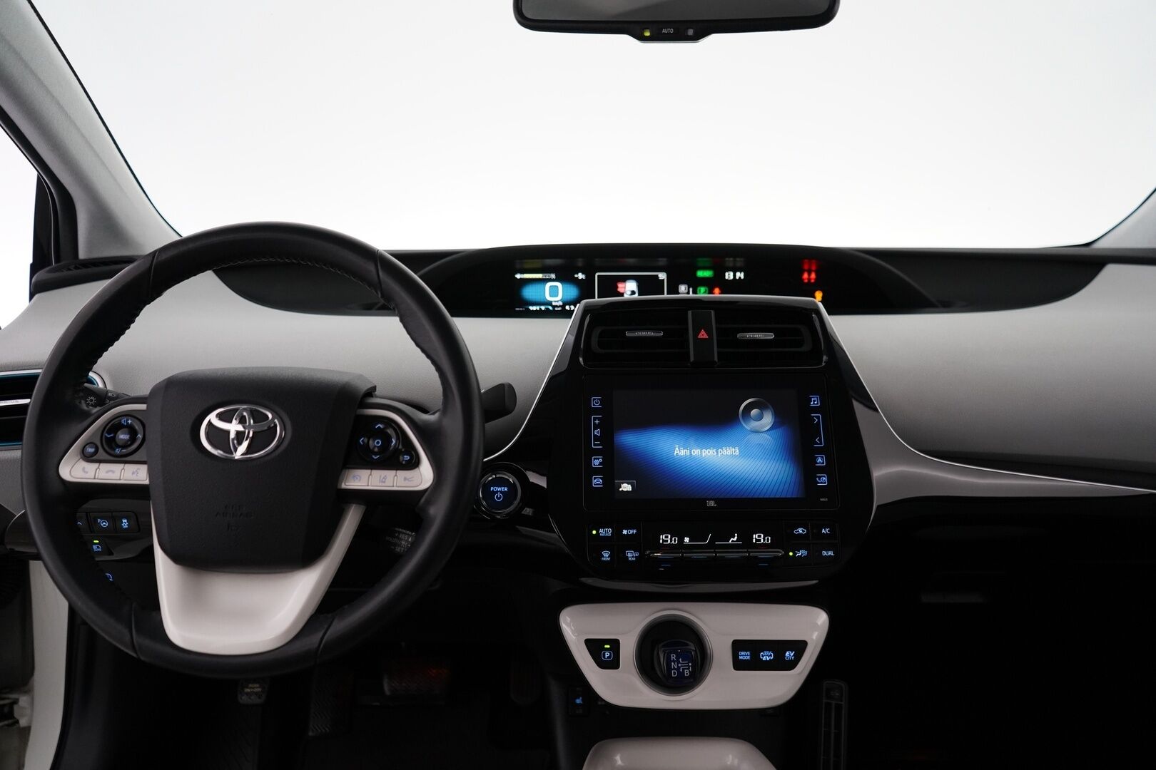 Toyota Prius 2017 Premium *ACC / Kamera / JBL / Nahkasisusta / LED / HUD / Parkkiavustin* - Kahdet renkaat OEM alumiinivantein / Todella säntillinen merkkihuollon historia / Koti + kauppakeskuslaturi