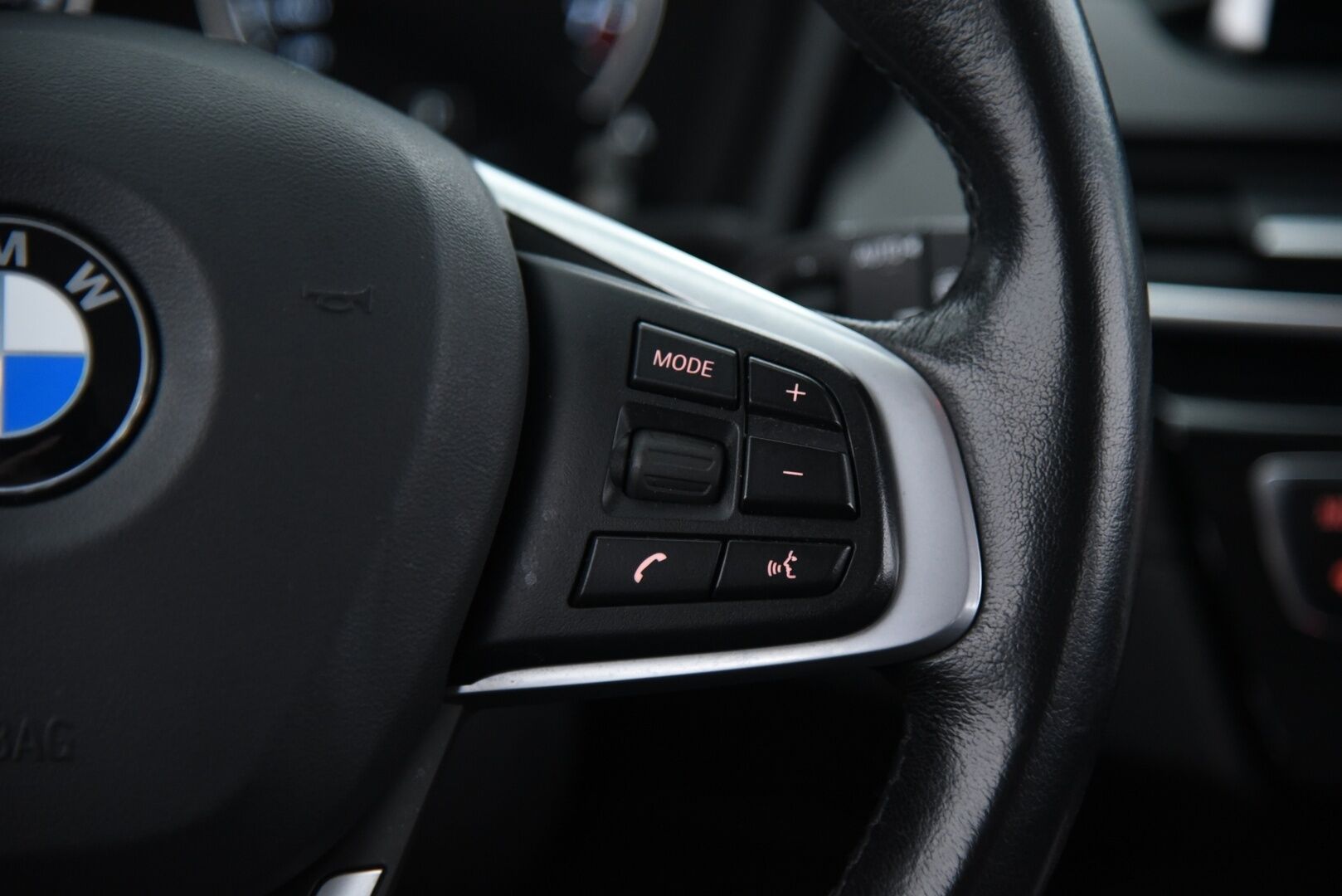 BMW 225 2018 iPerformance 4ov / LED / Keyless Go / Merkkihuollettu / Sähköluukku / 2x Hyvät renkaat! - 10/25 Merkkihuollettu! 2x Hyväkuntoiset renkaat BMW vantein!