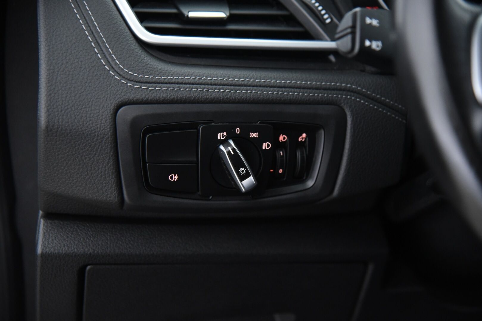 BMW 225 2018 iPerformance 4ov / LED / Keyless Go / Merkkihuollettu / Sähköluukku / 2x Hyvät renkaat! - 10/25 Merkkihuollettu! 2x Hyväkuntoiset renkaat BMW vantein!