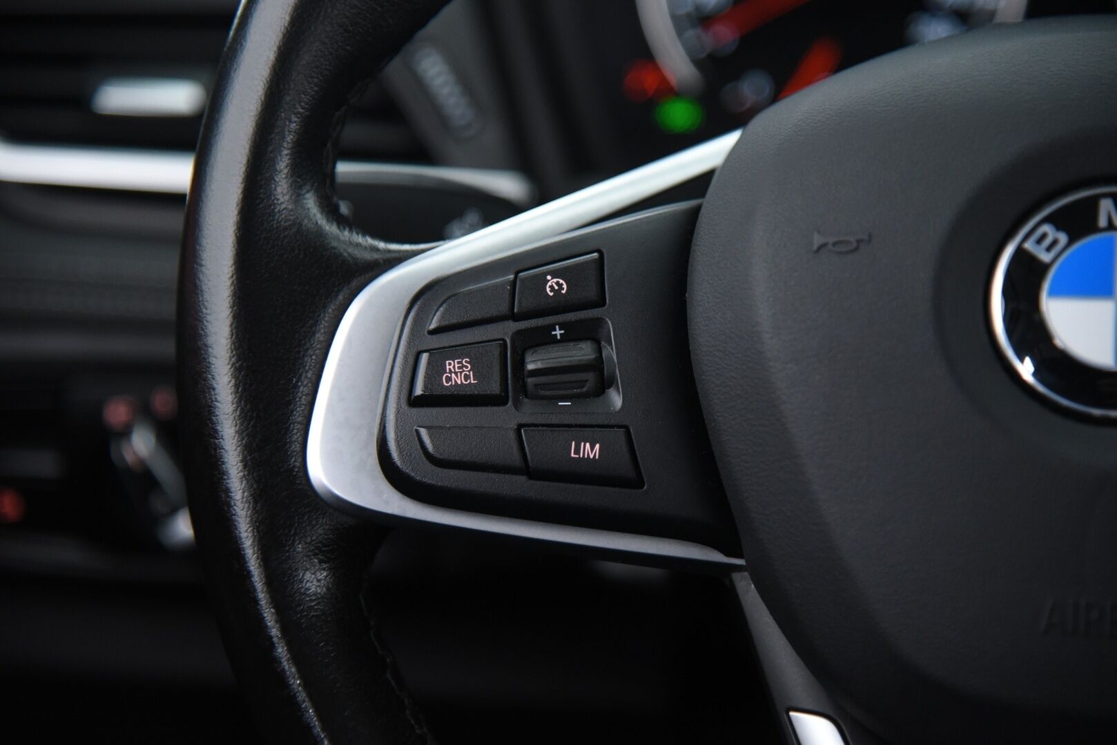 BMW 225 2018 iPerformance 4ov / LED / Keyless Go / Merkkihuollettu / Sähköluukku / 2x Hyvät renkaat! - 10/25 Merkkihuollettu! 2x Hyväkuntoiset renkaat BMW vantein!