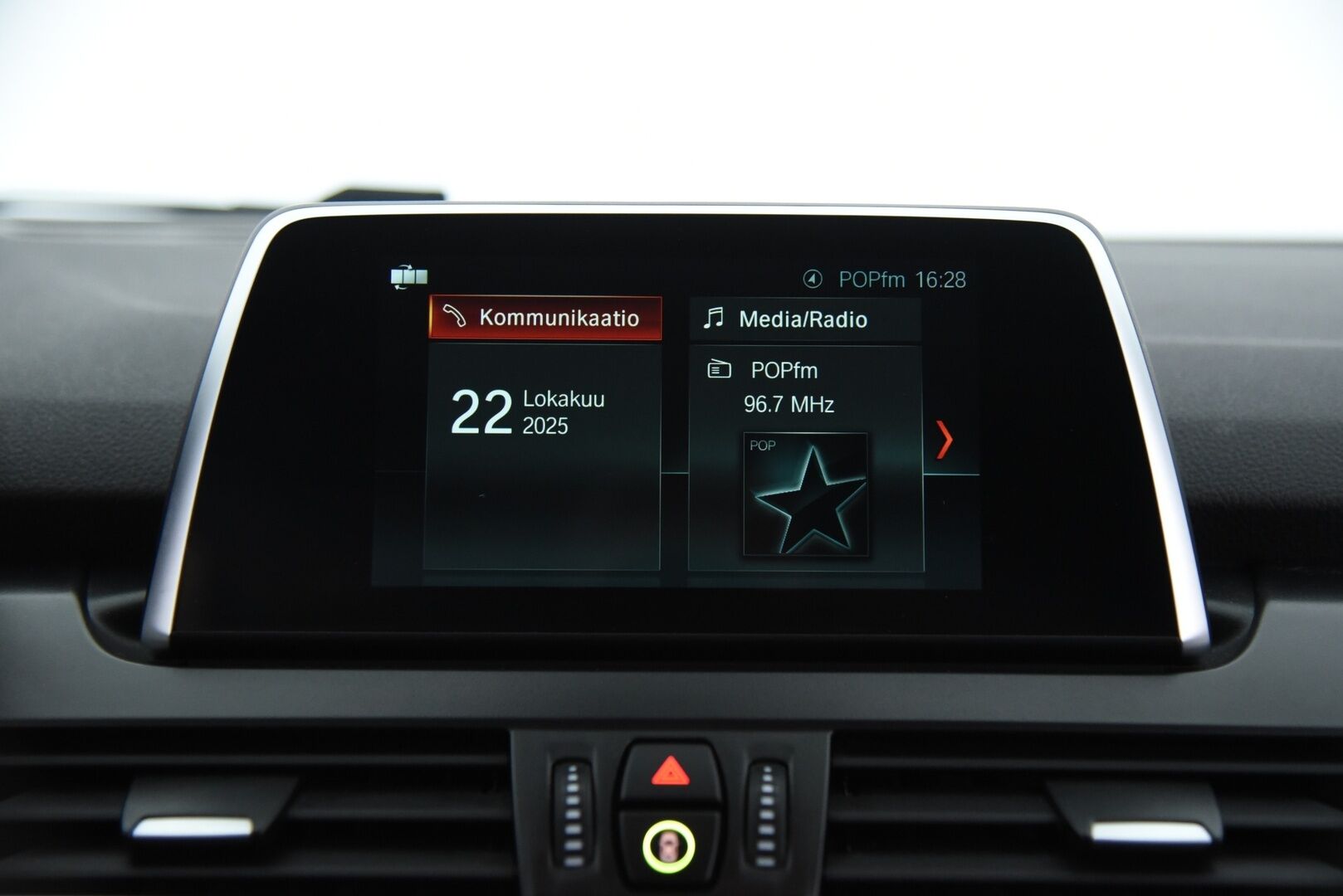BMW 225 2018 iPerformance 4ov / LED / Keyless Go / Merkkihuollettu / Sähköluukku / 2x Hyvät renkaat! - 10/25 Merkkihuollettu! 2x Hyväkuntoiset renkaat BMW vantein!