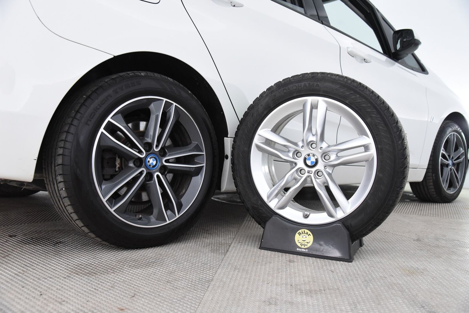 BMW 225 2018 iPerformance 4ov / LED / Keyless Go / Merkkihuollettu / Sähköluukku / 2x Hyvät renkaat! - 10/25 Merkkihuollettu! 2x Hyväkuntoiset renkaat BMW vantein!
