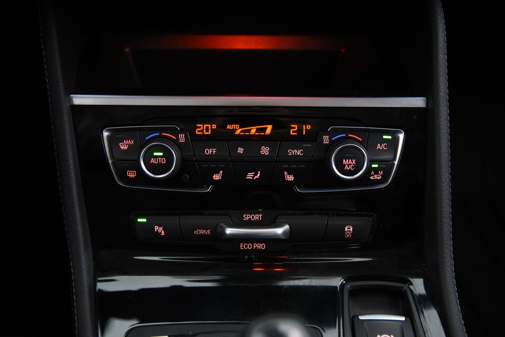 BMW 225 2018 iPerformance 4ov / LED / Keyless Go / Merkkihuollettu / Sähköluukku / 2x Hyvät renkaat! - 10/25 Merkkihuollettu! 2x Hyväkuntoiset renkaat BMW vantein!