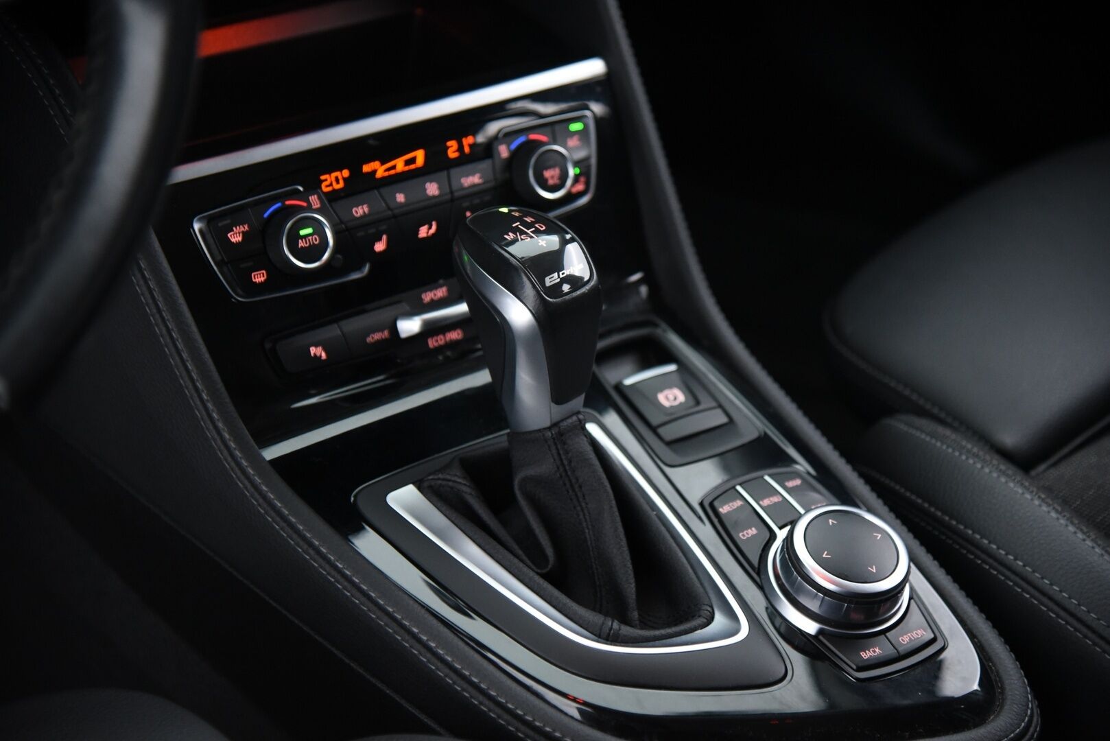 BMW 225 2018 iPerformance 4ov / LED / Keyless Go / Merkkihuollettu / Sähköluukku / 2x Hyvät renkaat! - 10/25 Merkkihuollettu! 2x Hyväkuntoiset renkaat BMW vantein!