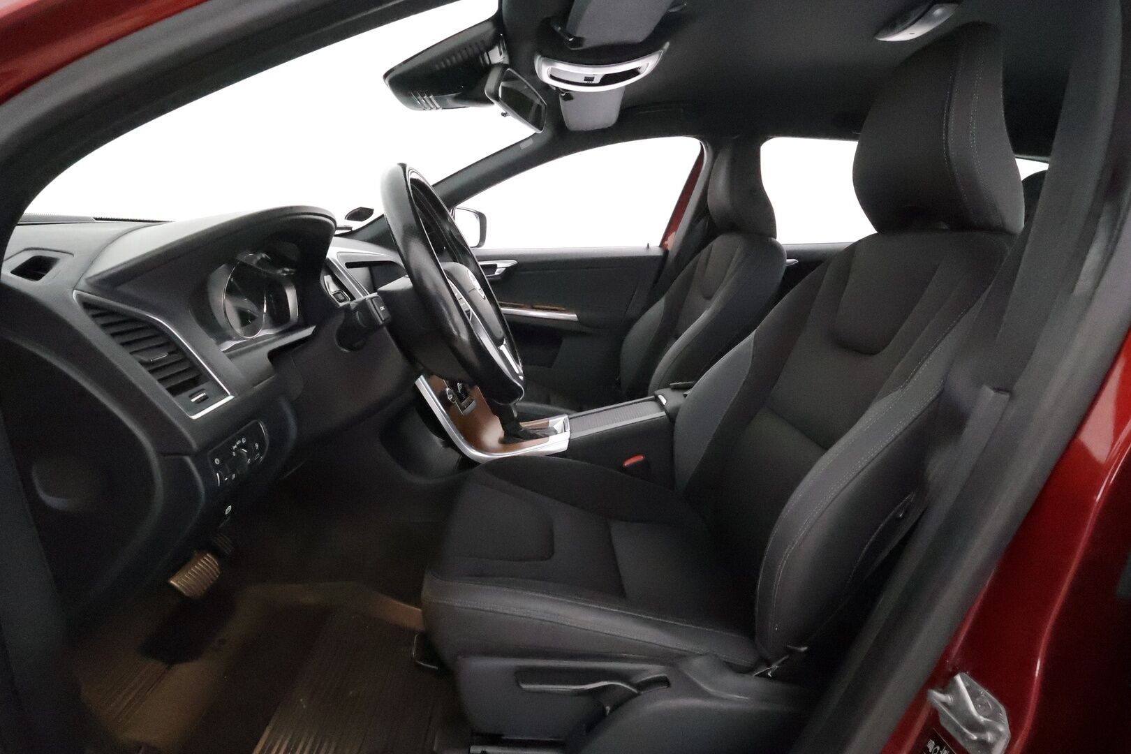 Volvo XC60 2014 D4 Momentum aut **Webasto / Koukku / Adapt.Vakkkari / Xenon / P.Kamera / Kaistavahti / Katveavustin / Puolinahat** - Kahdet Renkaat  / **HYVILLÄ KAMOILLA**