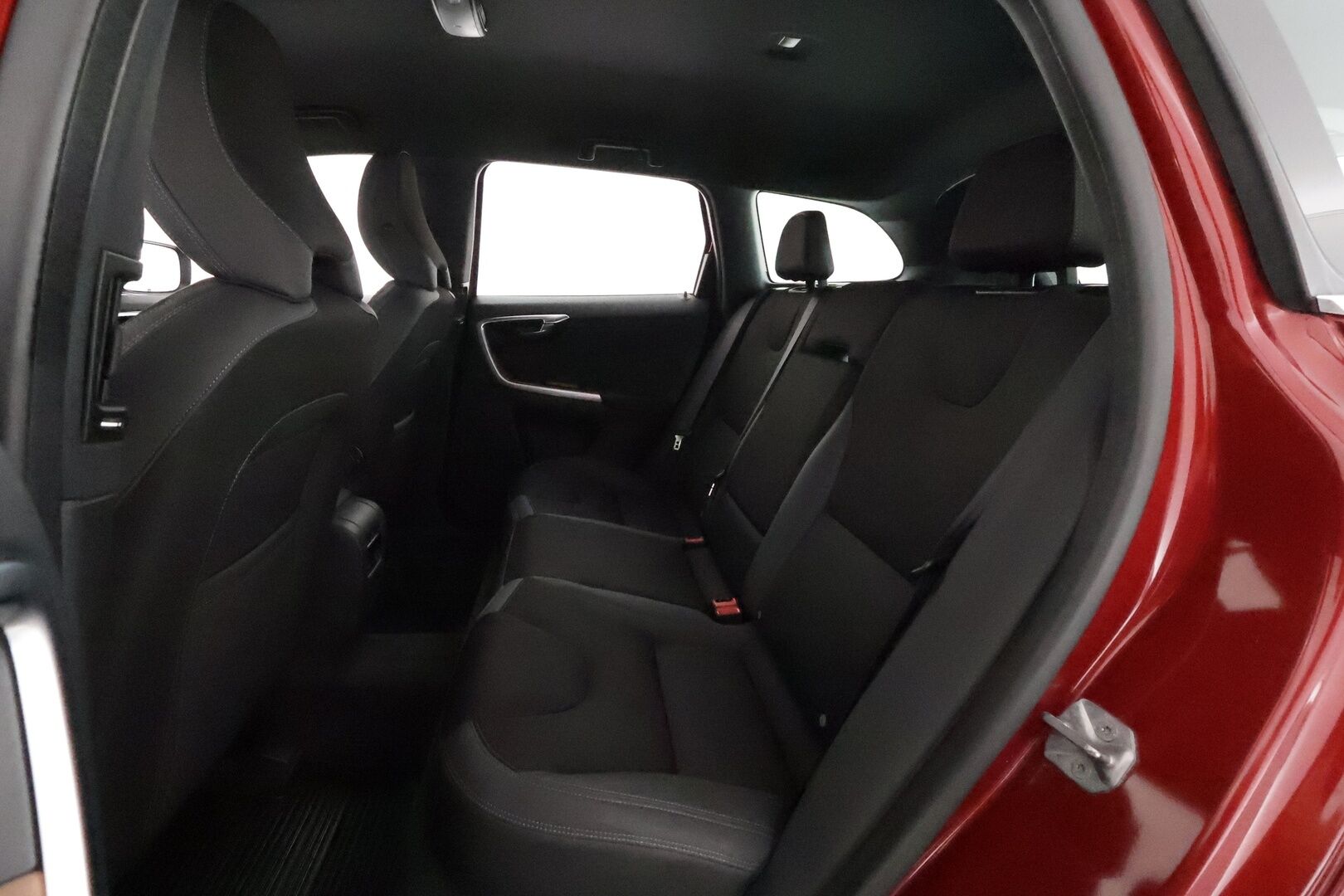 Volvo XC60 2014 D4 Momentum aut **Webasto / Koukku / Adapt.Vakkkari / Xenon / P.Kamera / Kaistavahti / Katveavustin / Puolinahat** - Kahdet Renkaat  / **HYVILLÄ KAMOILLA**