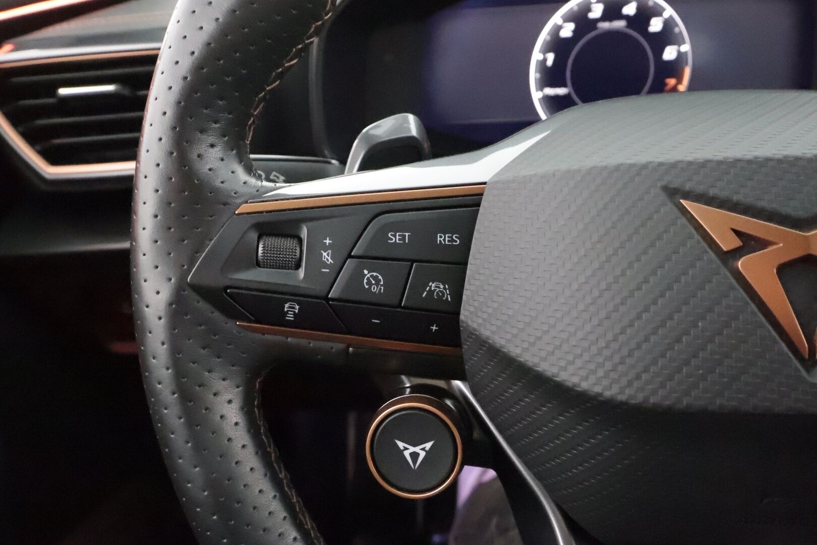 Cupra Formentor 2021 VZ 2,0 TSI 228 kW 4Drive DSG - *ACC | LED | P.Kamera | Webasto | Navi | Puolinahat | Kaistavahti | Keyless*
