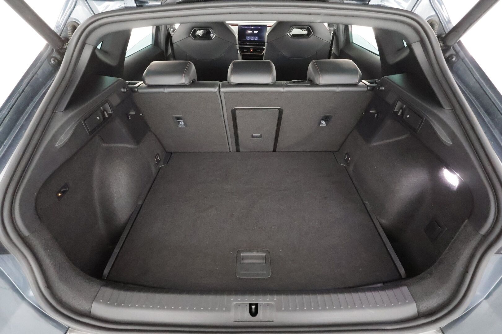 Cupra Formentor 2021 VZ 2,0 TSI 228 kW 4Drive DSG * Webasto / ACC / LED / P.Kamera / Puolinahat / Kaistavahti / Navi / Keyless * - Suomi-auto / Kahdet renkaat aluvanteilla / Merkkihuollot