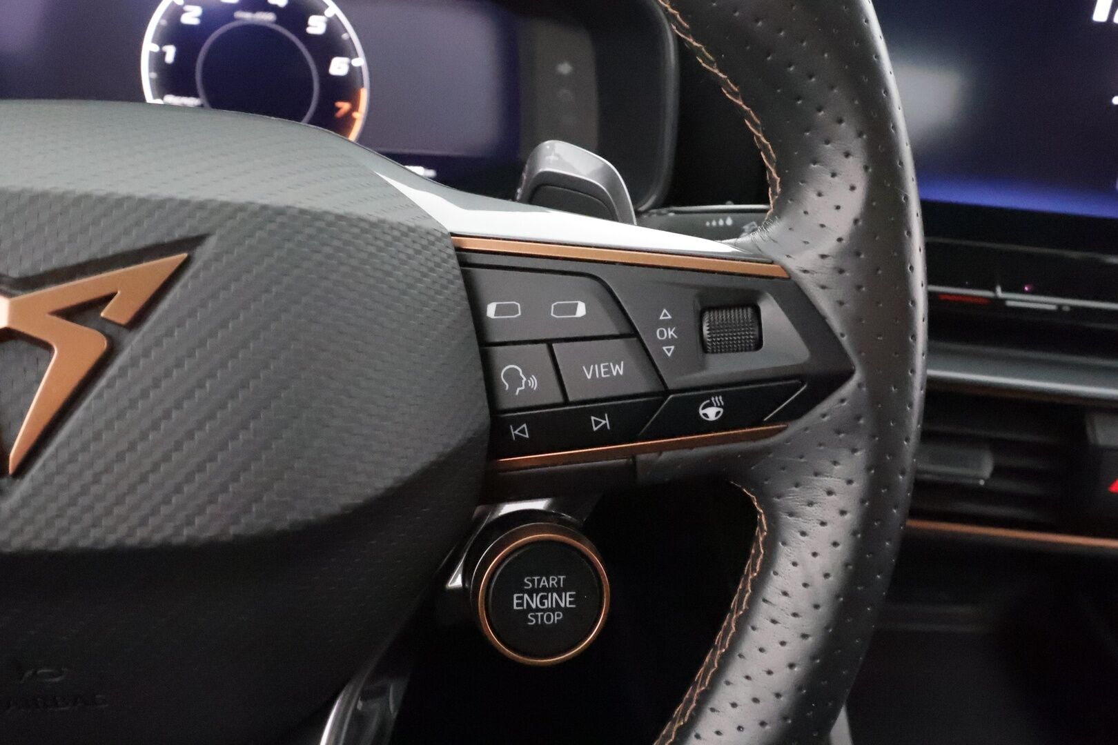 Cupra Formentor 2021 VZ 2,0 TSI 228 kW 4Drive DSG * Webasto / ACC / LED / P.Kamera / Puolinahat / Kaistavahti / Navi / Keyless * - Suomi-auto / Kahdet renkaat aluvanteilla / Merkkihuollot