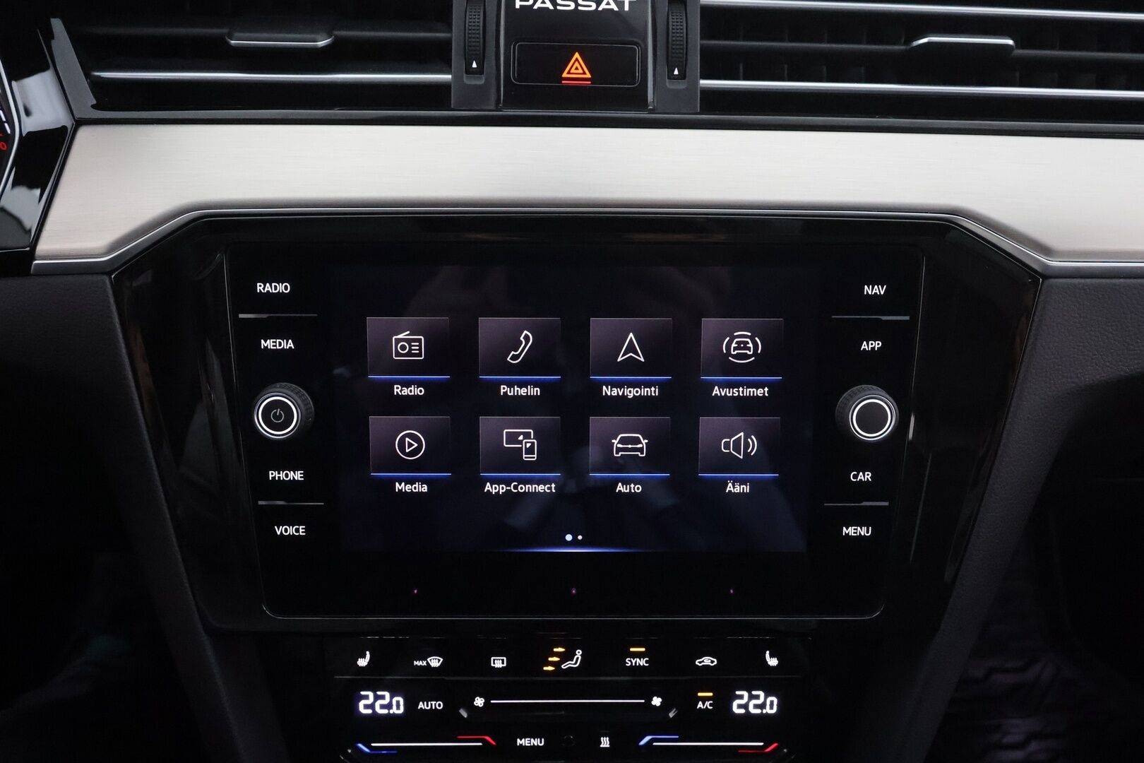 Volkswagen Passat 2021 Sedan R-Line 2,0 TDI EVO SCR 110 kW DSG * ACC / Webasto / Matrix Led /  P.Kamera / Puolinahat / Keyless * - Merkkihuollettu / Suomi auto / Kahdet renkaat