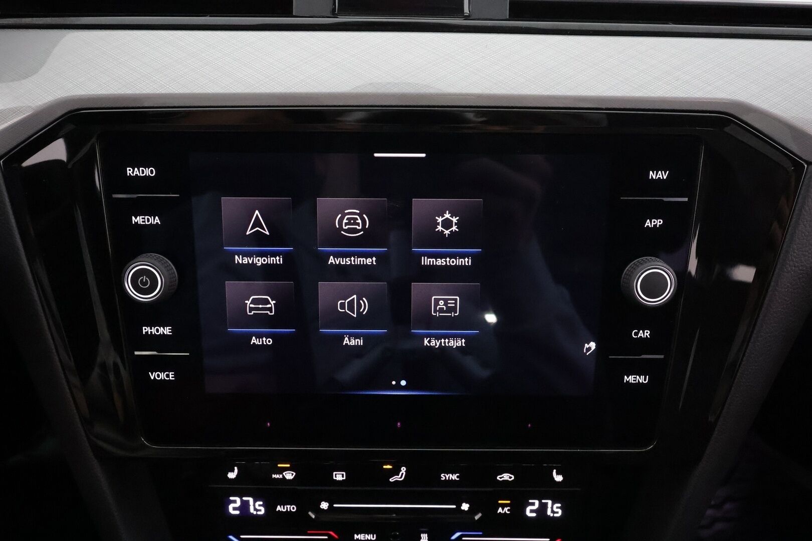 Volkswagen Passat 2021 Sedan Style 1,5 TSI EVO 110 kW DSG *1.OM Suomi-auto / ACC / P.Kamera / LED / Keyless / Apple & Android* - Merkkihuollettu / Webasto / Kahdet renkaat