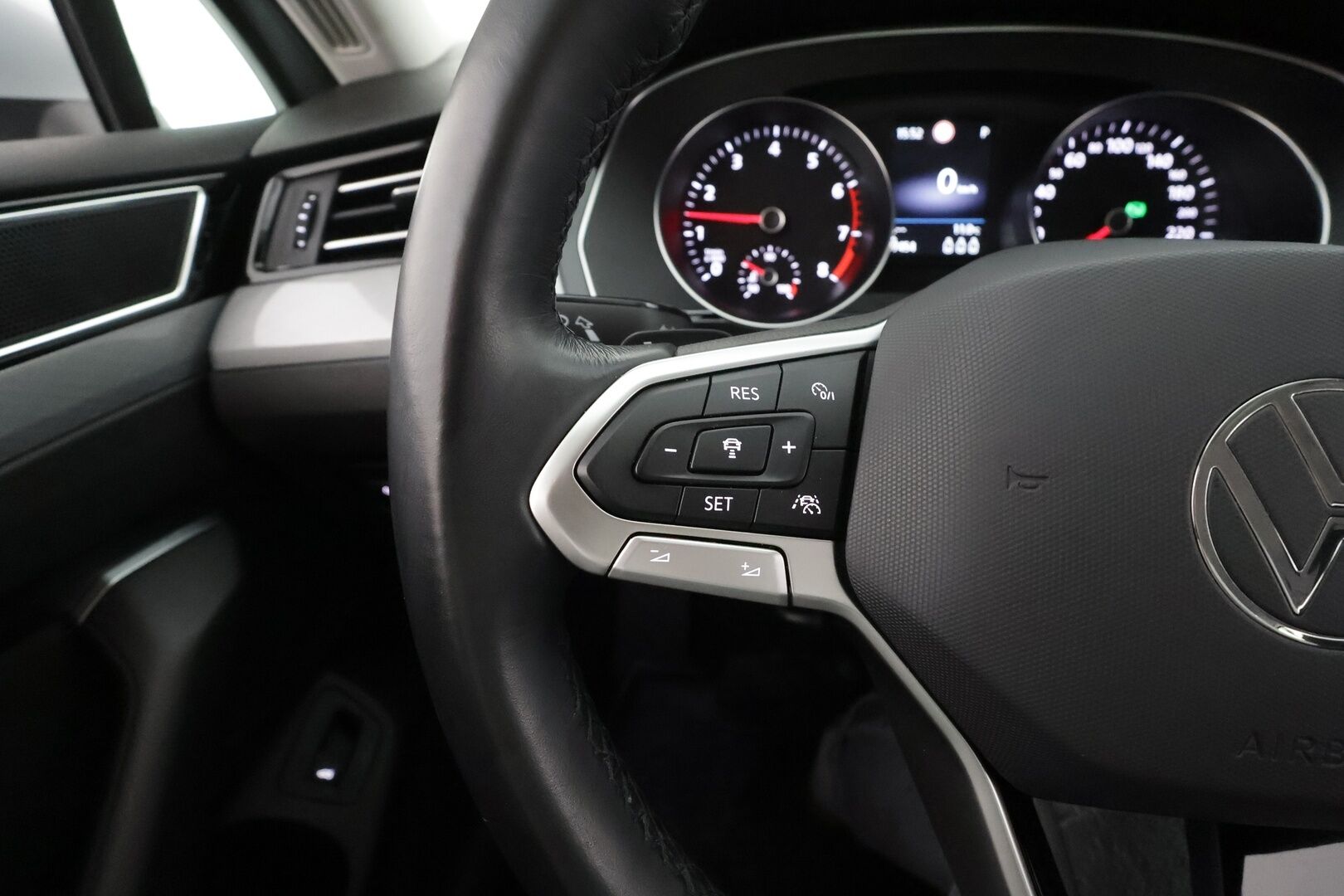 Volkswagen Passat 2021 Sedan Style 1,5 TSI EVO 110 kW DSG *1.OM Suomi-auto / ACC / P.Kamera / LED / Keyless / Apple & Android* - Merkkihuollettu / Webasto / Kahdet renkaat