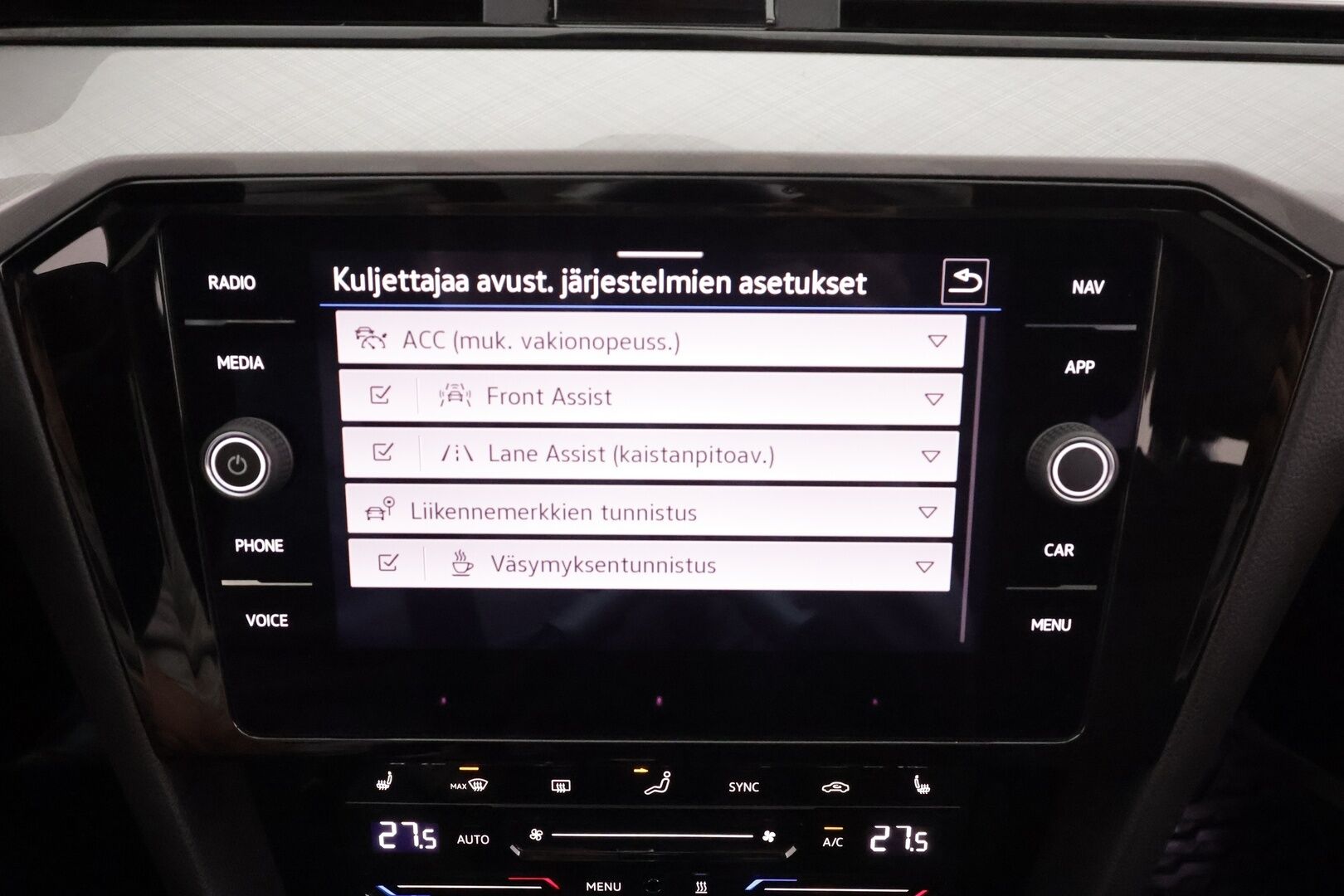 Volkswagen Passat 2021 Sedan Style 1,5 TSI EVO 110 kW DSG *1.OM Suomi-auto / ACC / P.Kamera / LED / Keyless / Apple & Android* - Merkkihuollettu / Webasto / Kahdet renkaat
