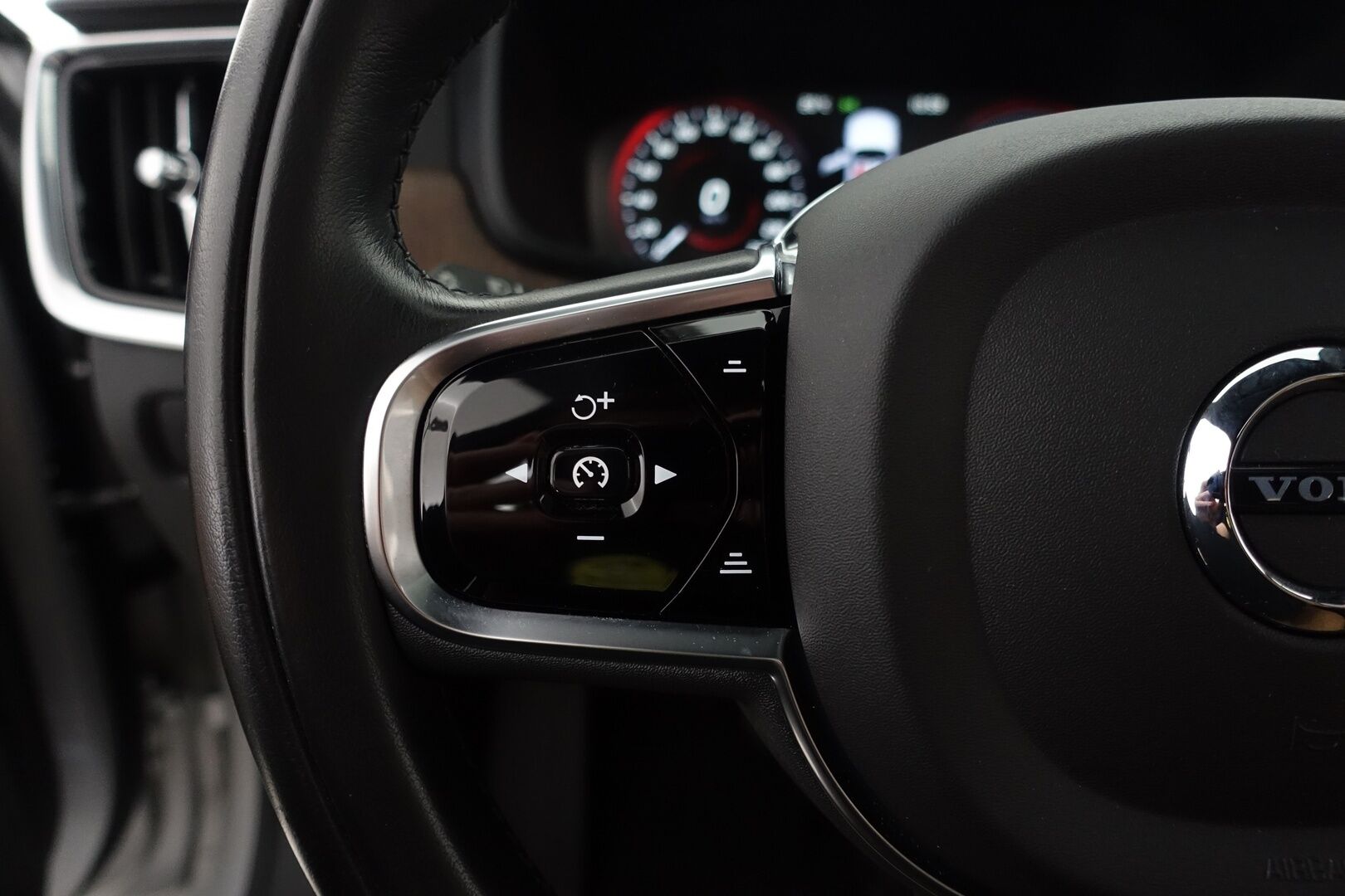 Volvo S90 2021 T8 TwE AWD Business Inscription aut - | B&W | ACC | HUD | Ilmastoidut Muistipenkit | Koukku | Panorama | 360 kamera | Webasto | Konjakkinahat | Digimittaristo | Keyless | Full LED AHB | 2X Renkaat & Vanteet |