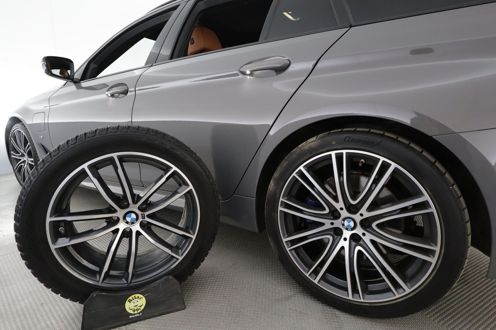 BMW 530 2021 G31 Touring 530e xDrive A Charged Edition M Sport -  ACC | Lisälämmitin | Koukku | HUD | Hifit | Comfort Access | Adaptive-led | Vetokoukku | Eleohjaus | Osasähköt | 360-kamera | Sporttinahat | Merkkihuollettu | Suomi-auto | Kahdet renkaat vanteineen