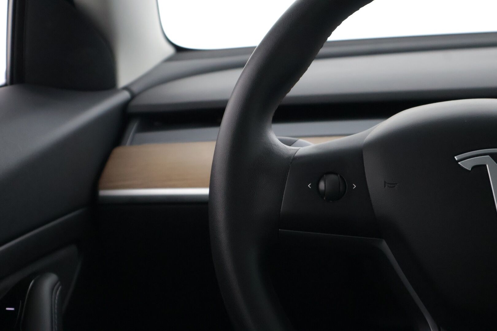 Tesla Model 3 2020 Standard Range Plus * Lasikatto / P-Kamera / Premium audio * - 2x Vanteet & Renkaat / Siisti!